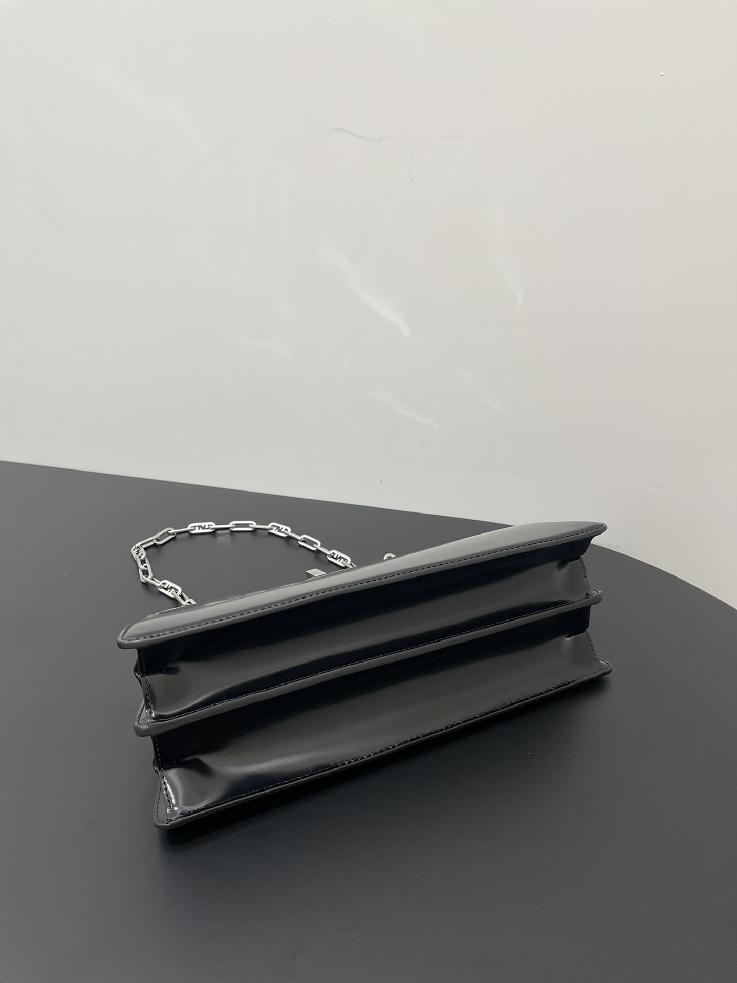 F**di peekaboo iseeu-34x18.50x11cm