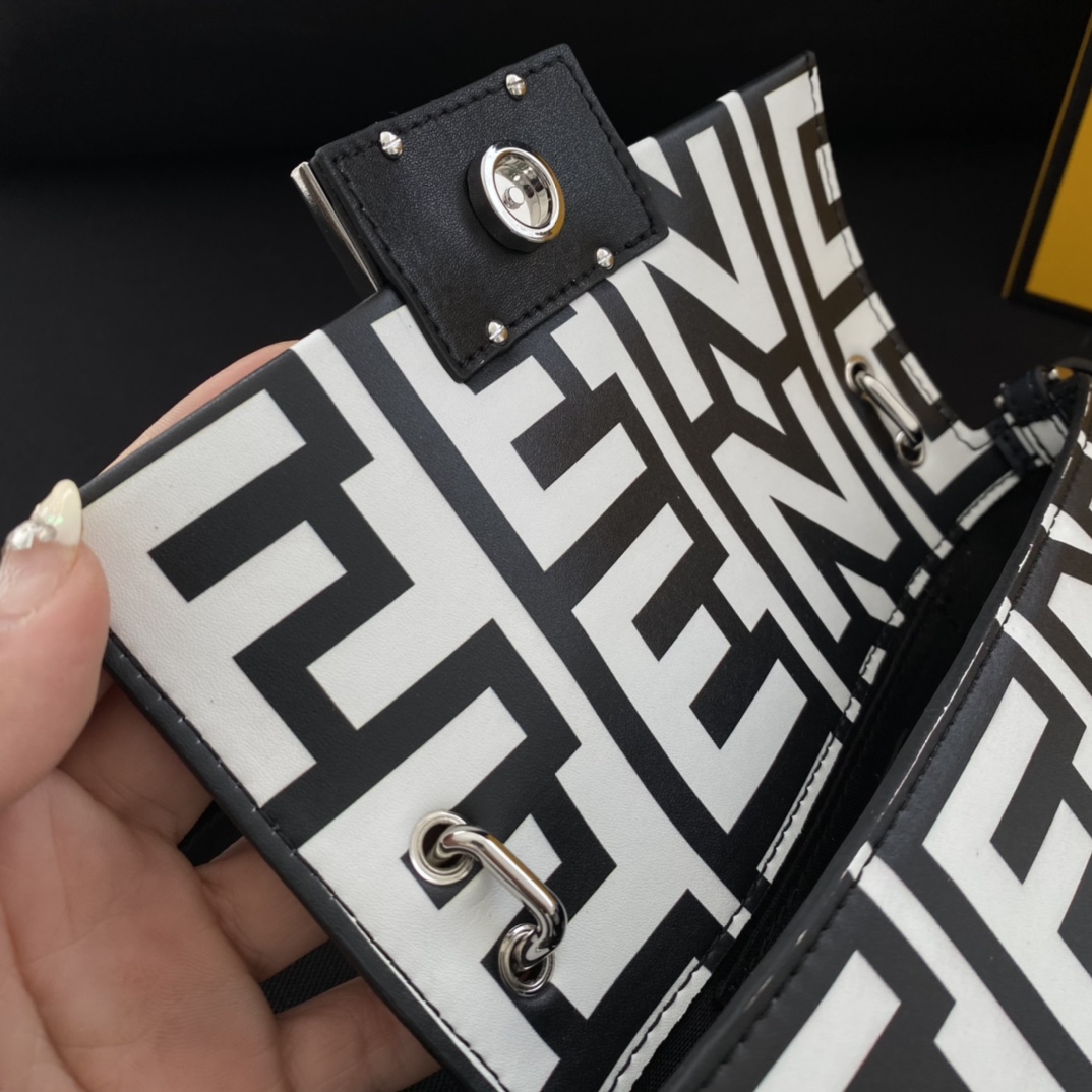 F**di baguette bag-19×14×4cm