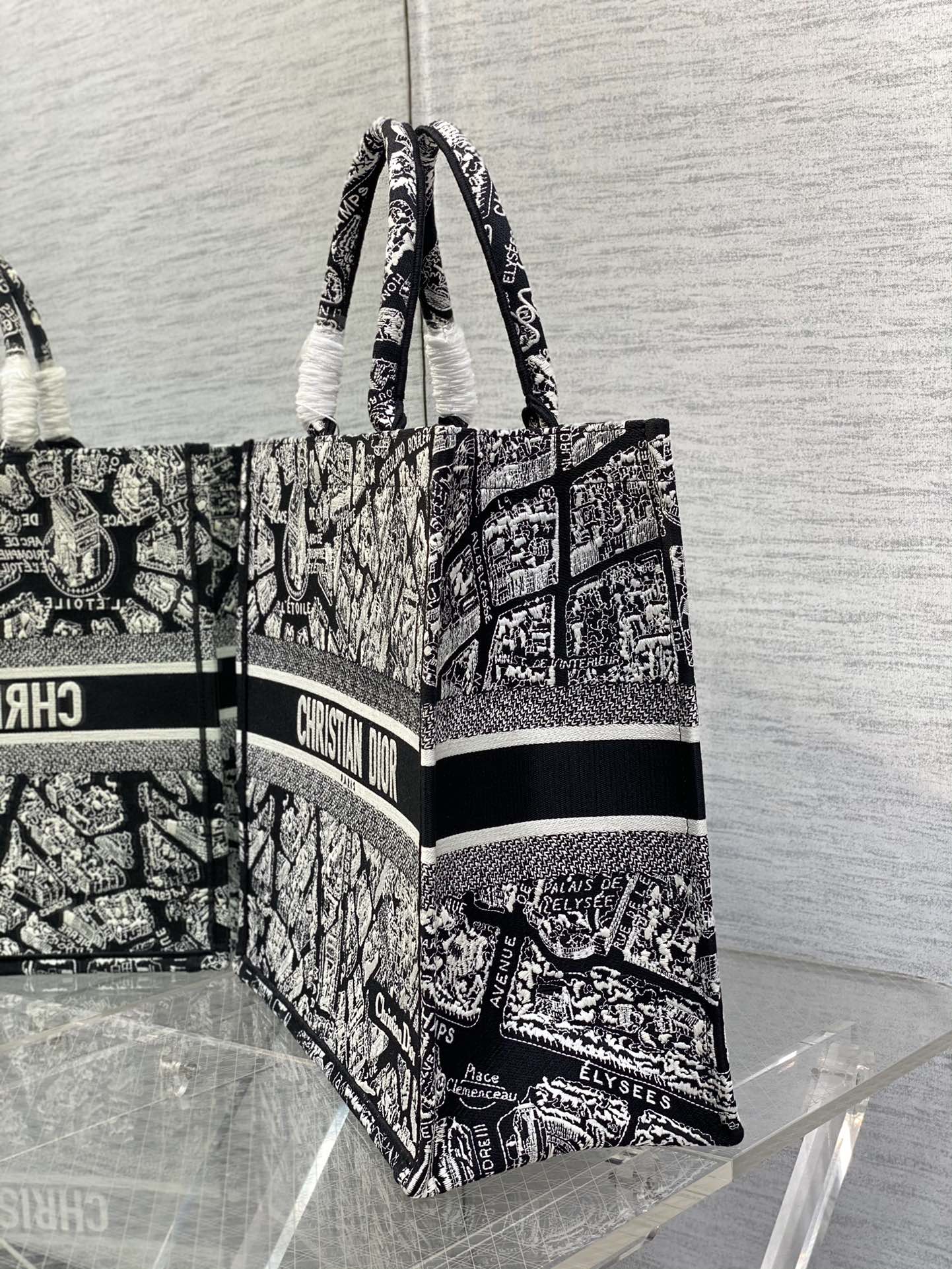 D*or book tote