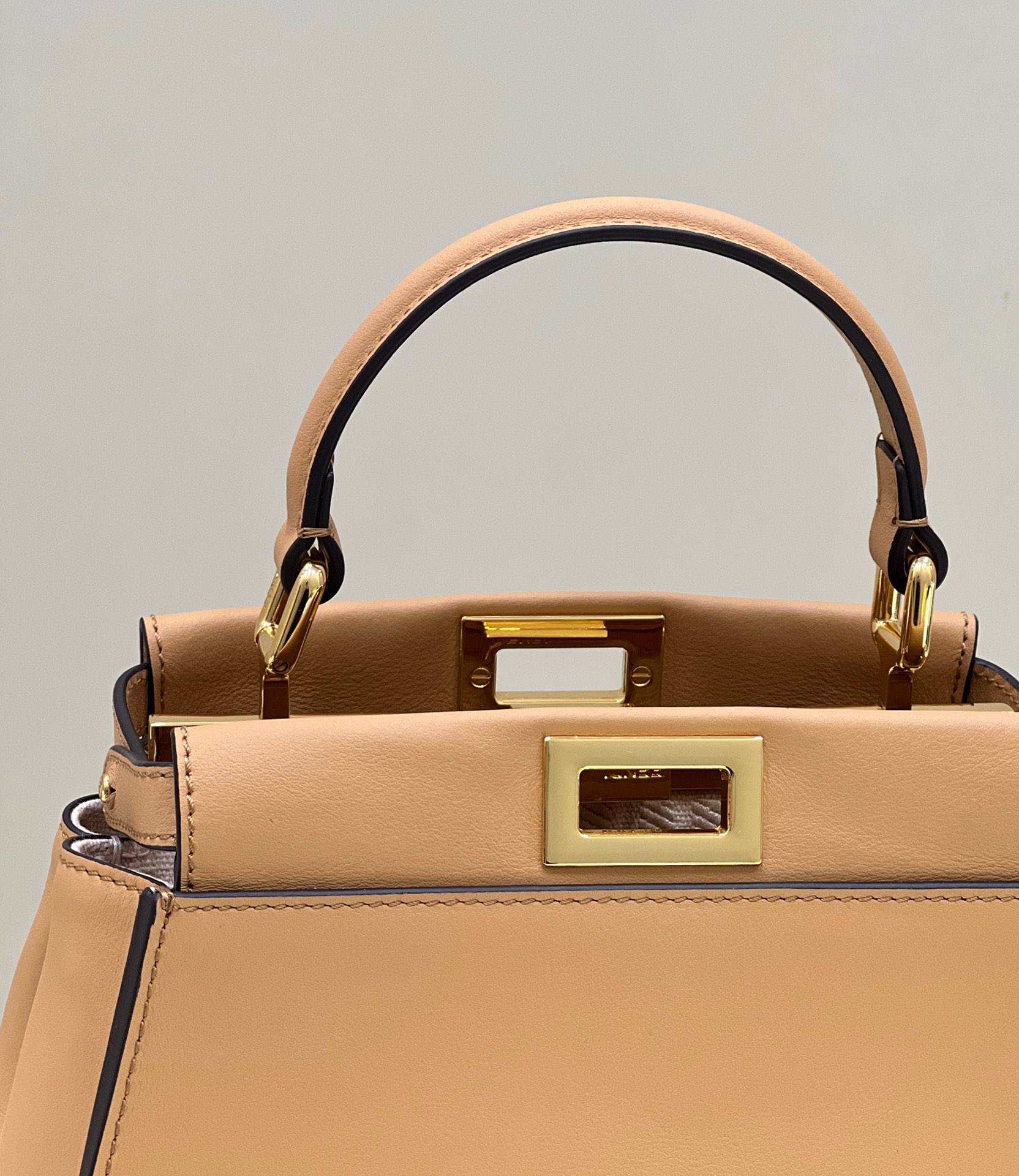 F**di peekabootote-23cm