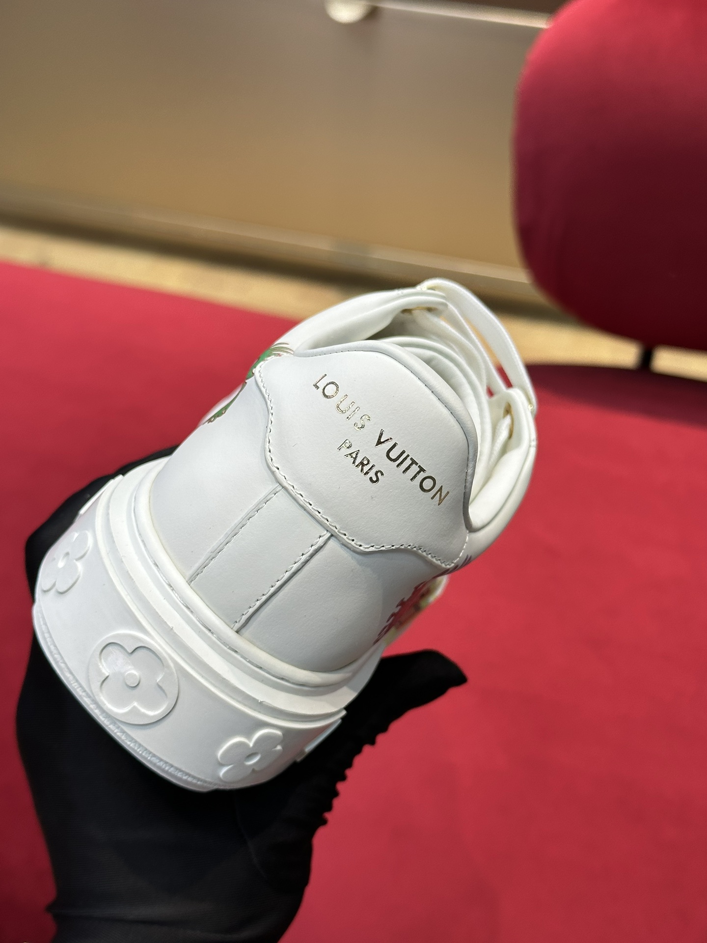 l0*is V*t0n time out sneaker