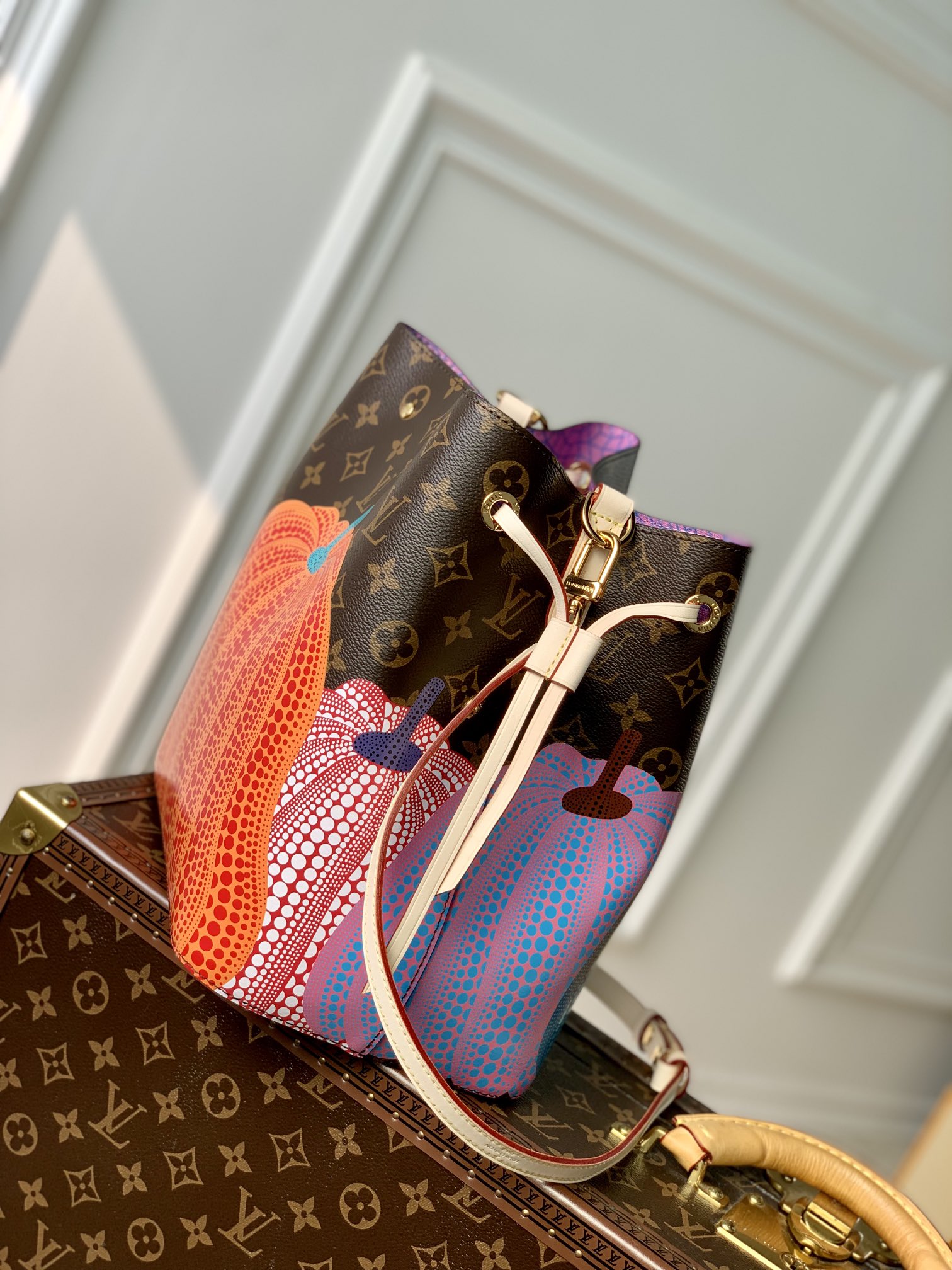 l0*is V*t0n néonoé bucket bag -26x22x27cm