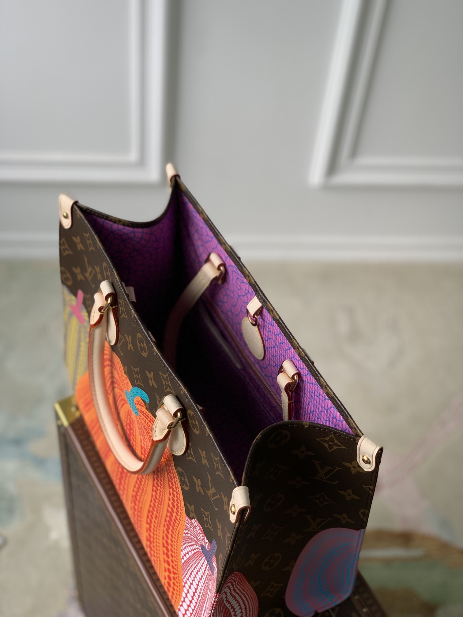 l0*is V*t0n x ykonthego handbag-35 x 27 x 14 cm