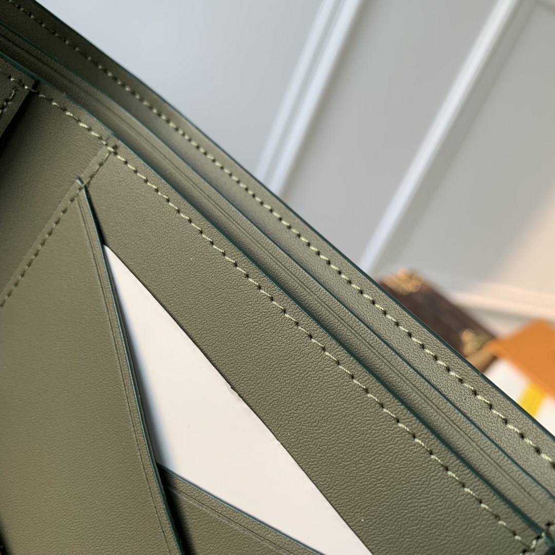 l0*is V*t0n portefeuille multiple wallet-11.5 x 9 x 1.5 cm