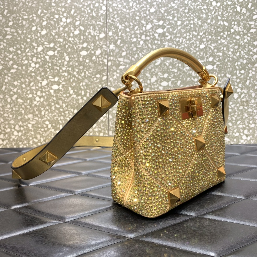 Valentin0 Garavani Roman Stud Size-20*10*9CM