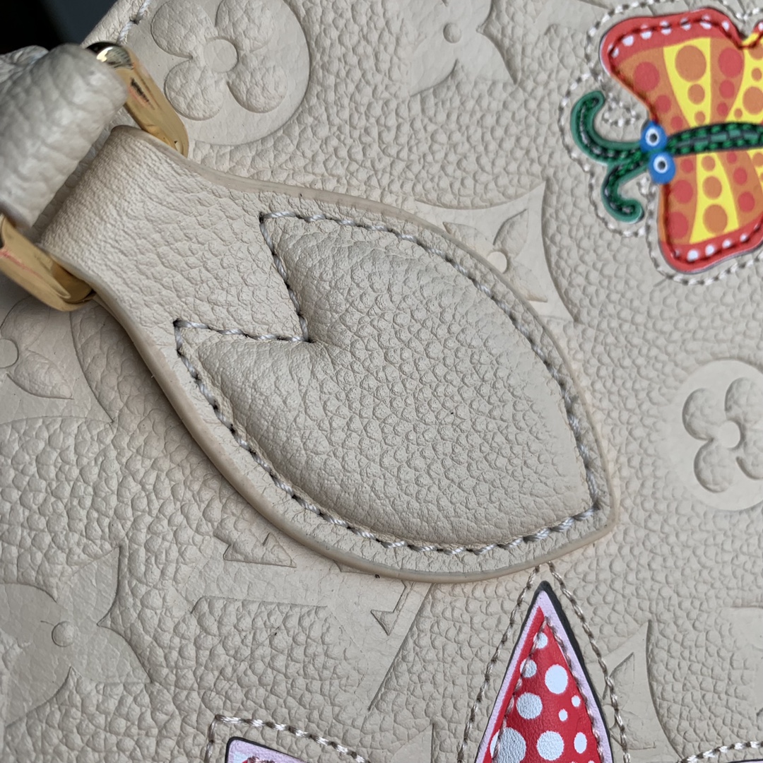 l0*is V*t0n x ykonthego handbag-35 x 27 x 14 cm