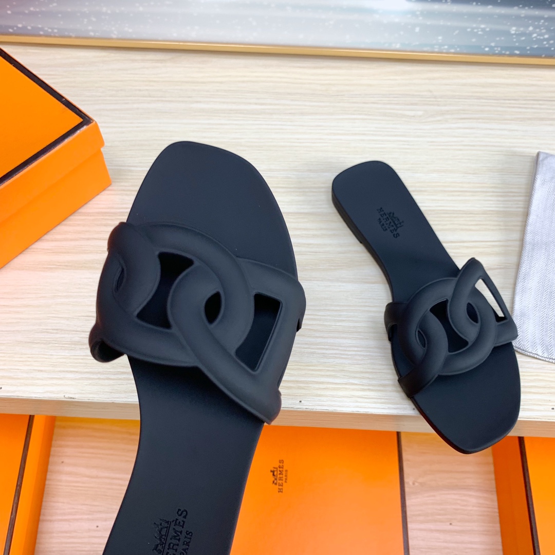 H**mes sandals
