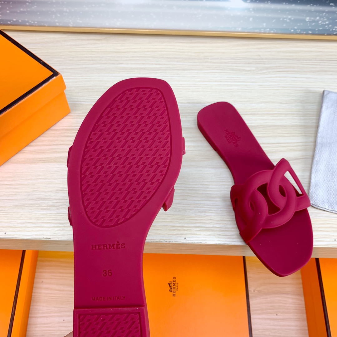 H**mes sandals