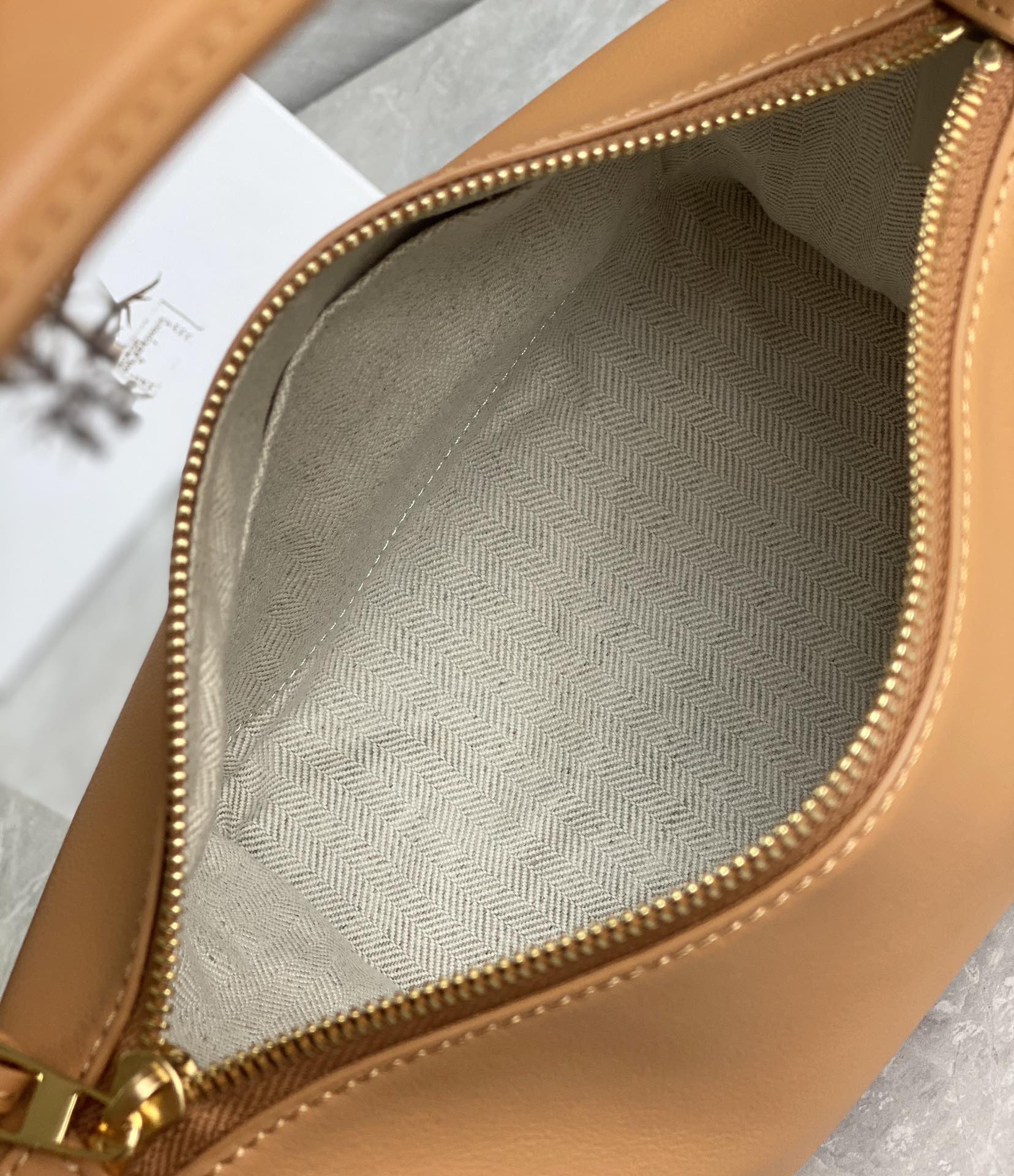 L0ew* cubi bag-20.5×17×12.5cm