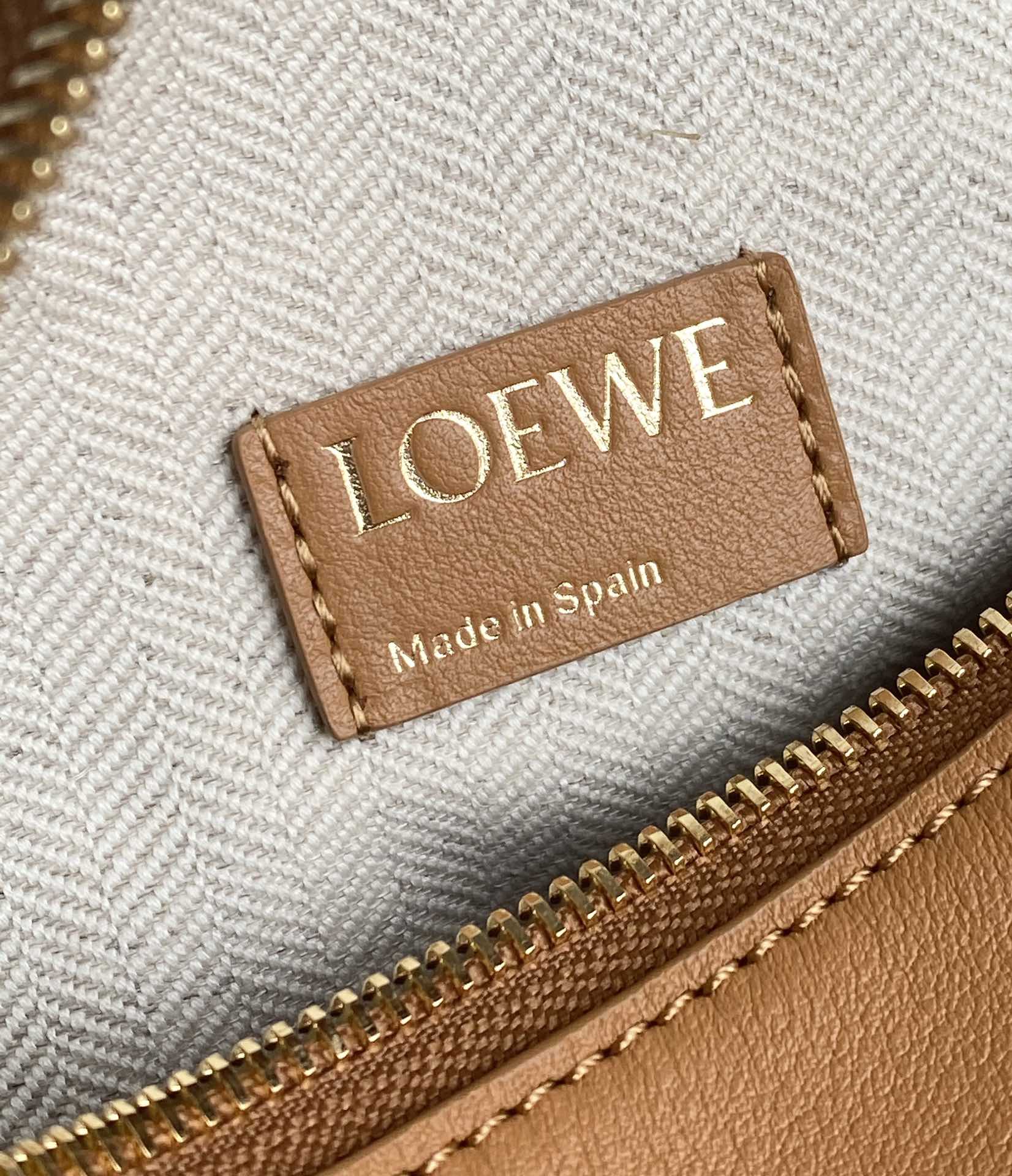 L0ew* cubi bag-20.5×17×12.5cm