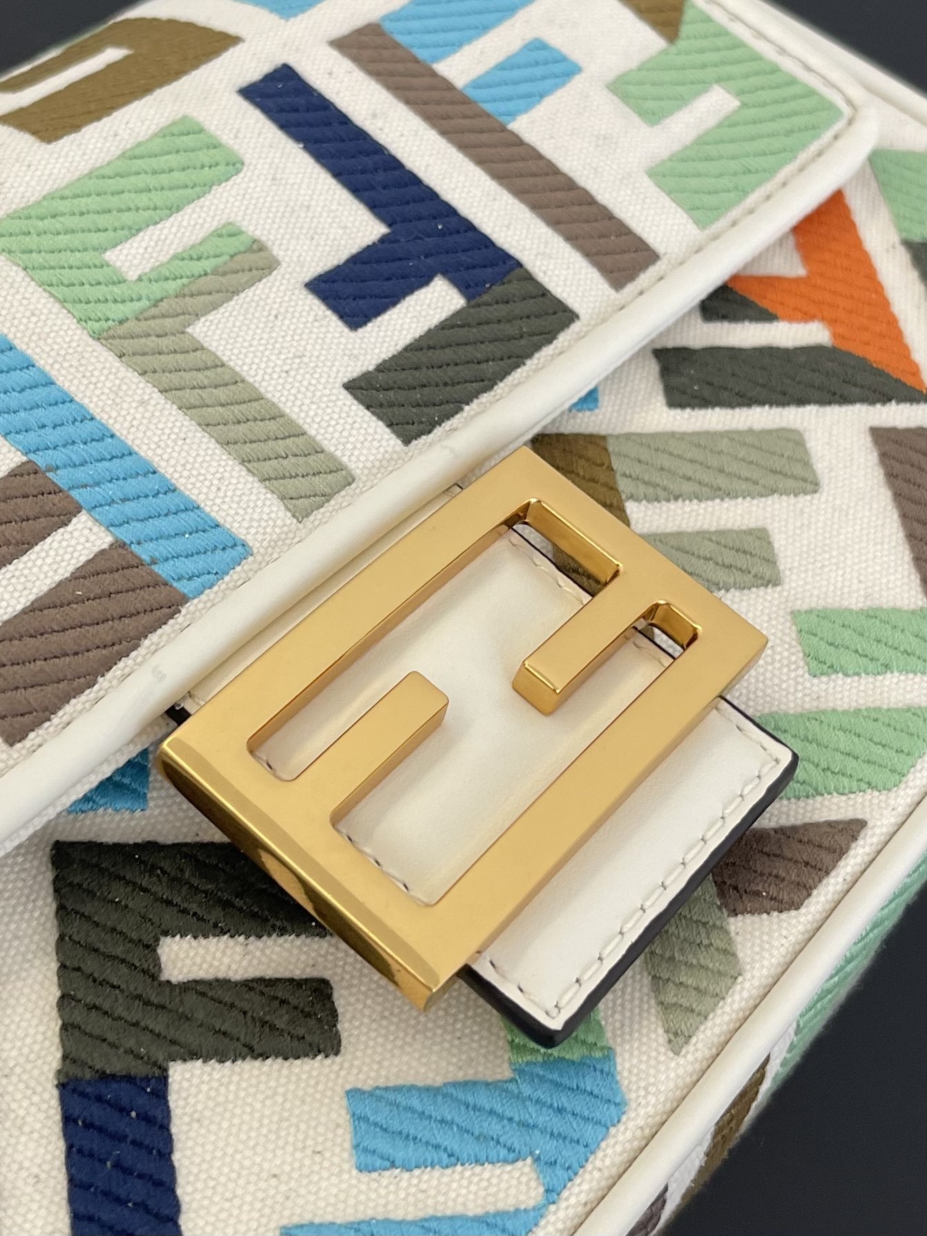 F**di baguette bag-26x14x4cm