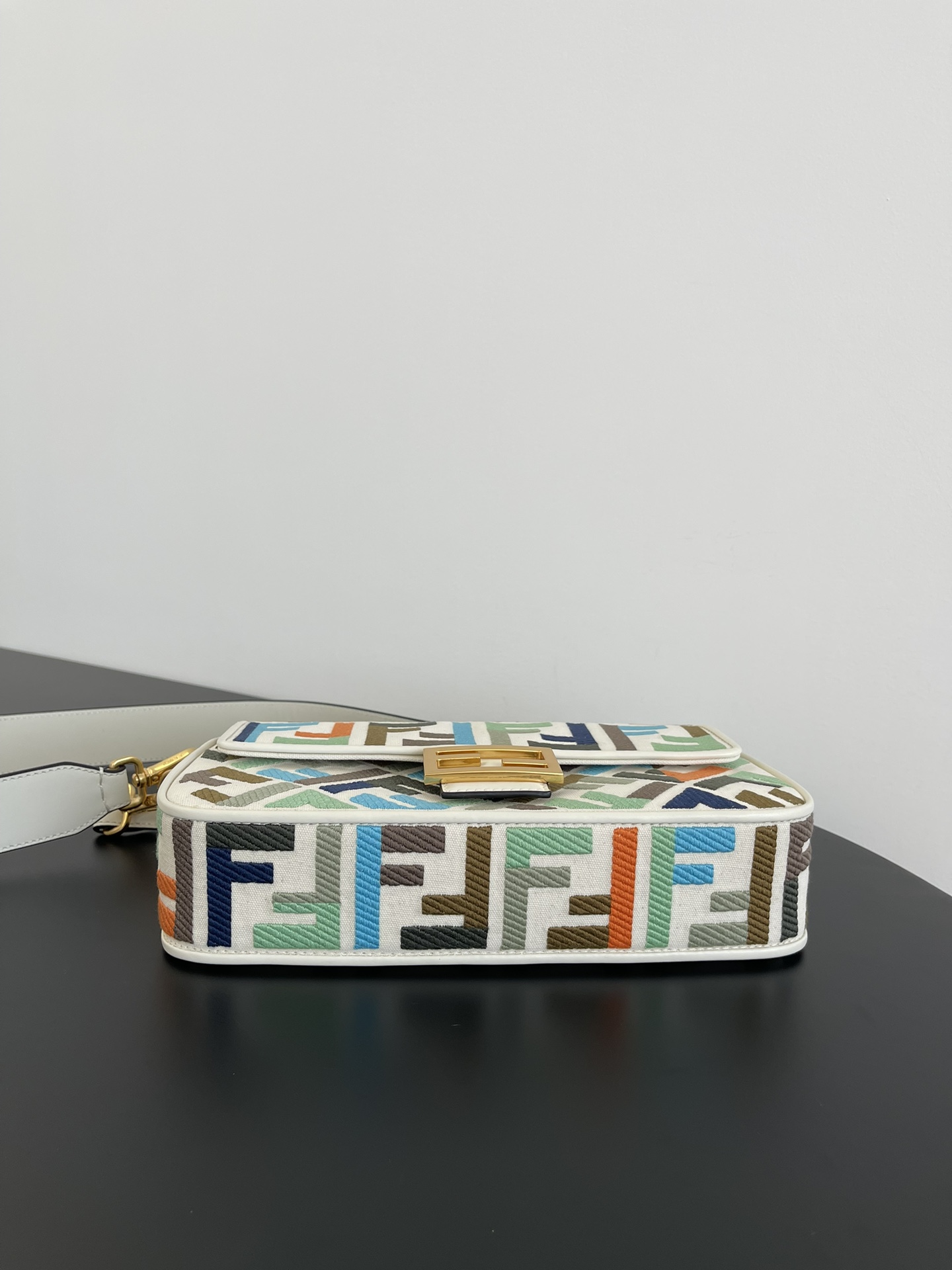 F**di baguette bag-26x14x4cm