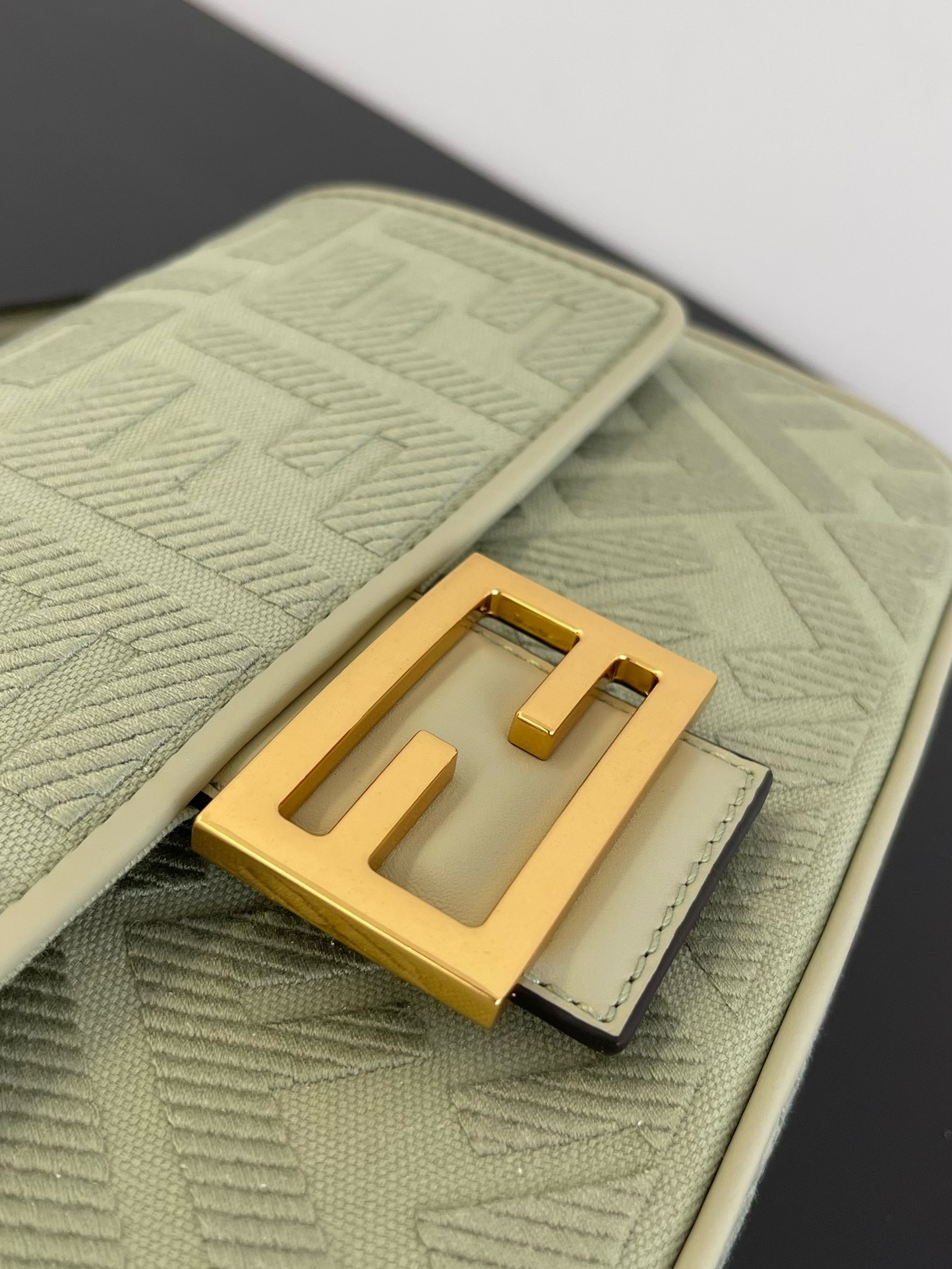 F**di baguette bag-26x14x4cm