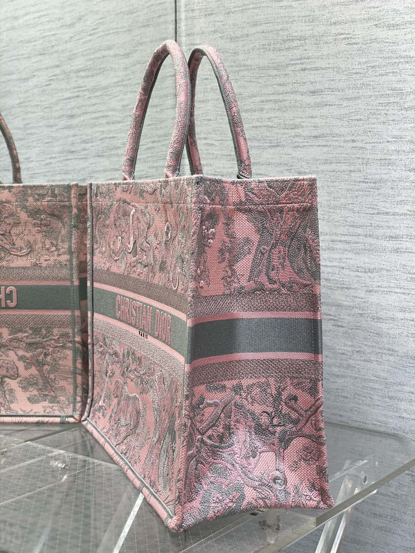 D*or book tote