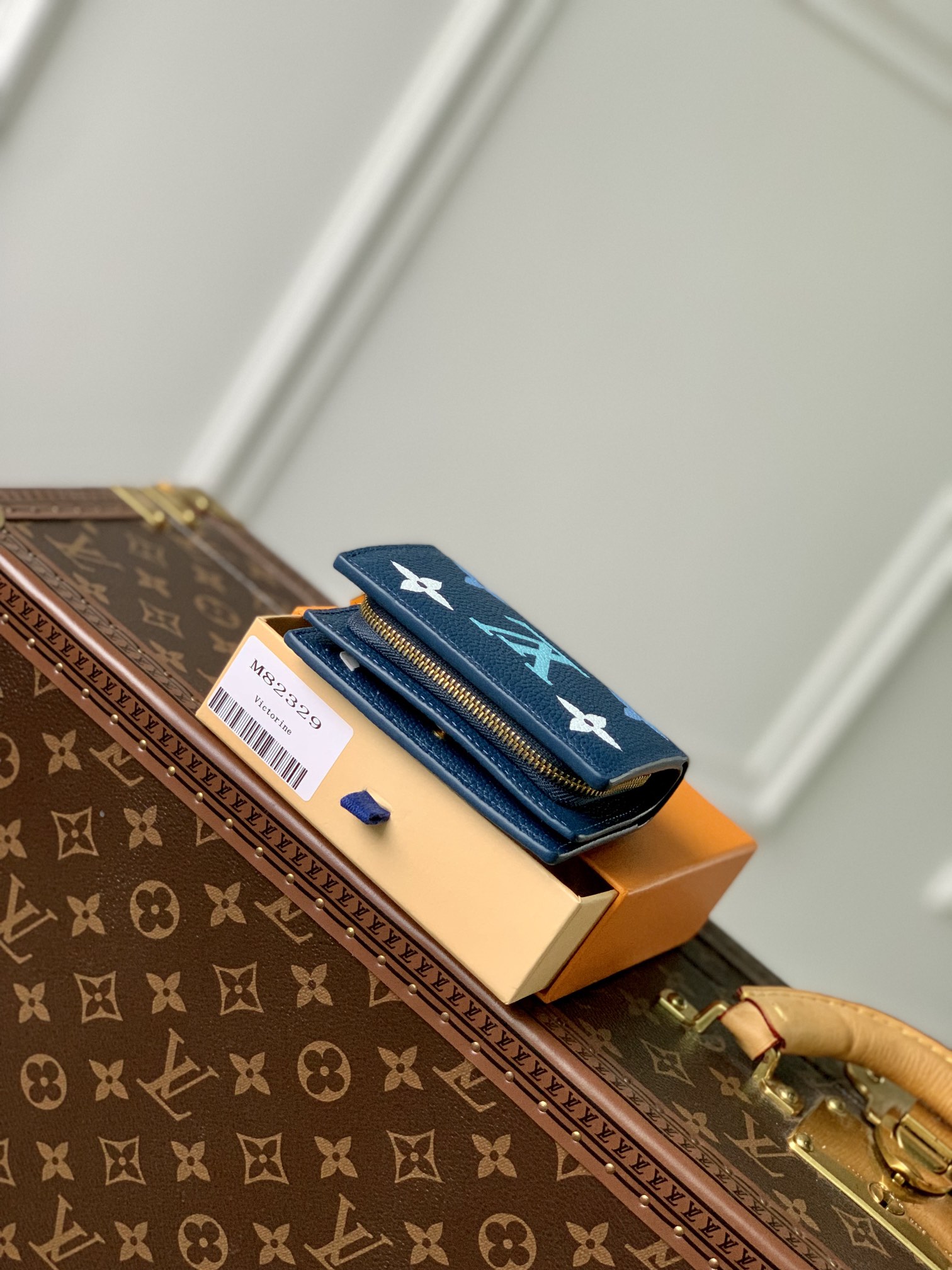 l0*is V*t0n cléa wallet-11*8.5*3.5cm