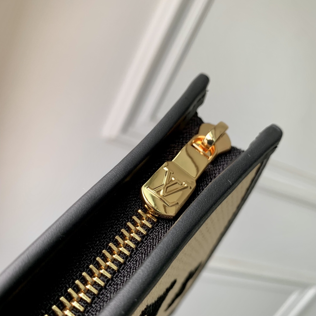 l0*is V*t0n poche toilette cosmetic bag -25 x 20 x 5.5cm