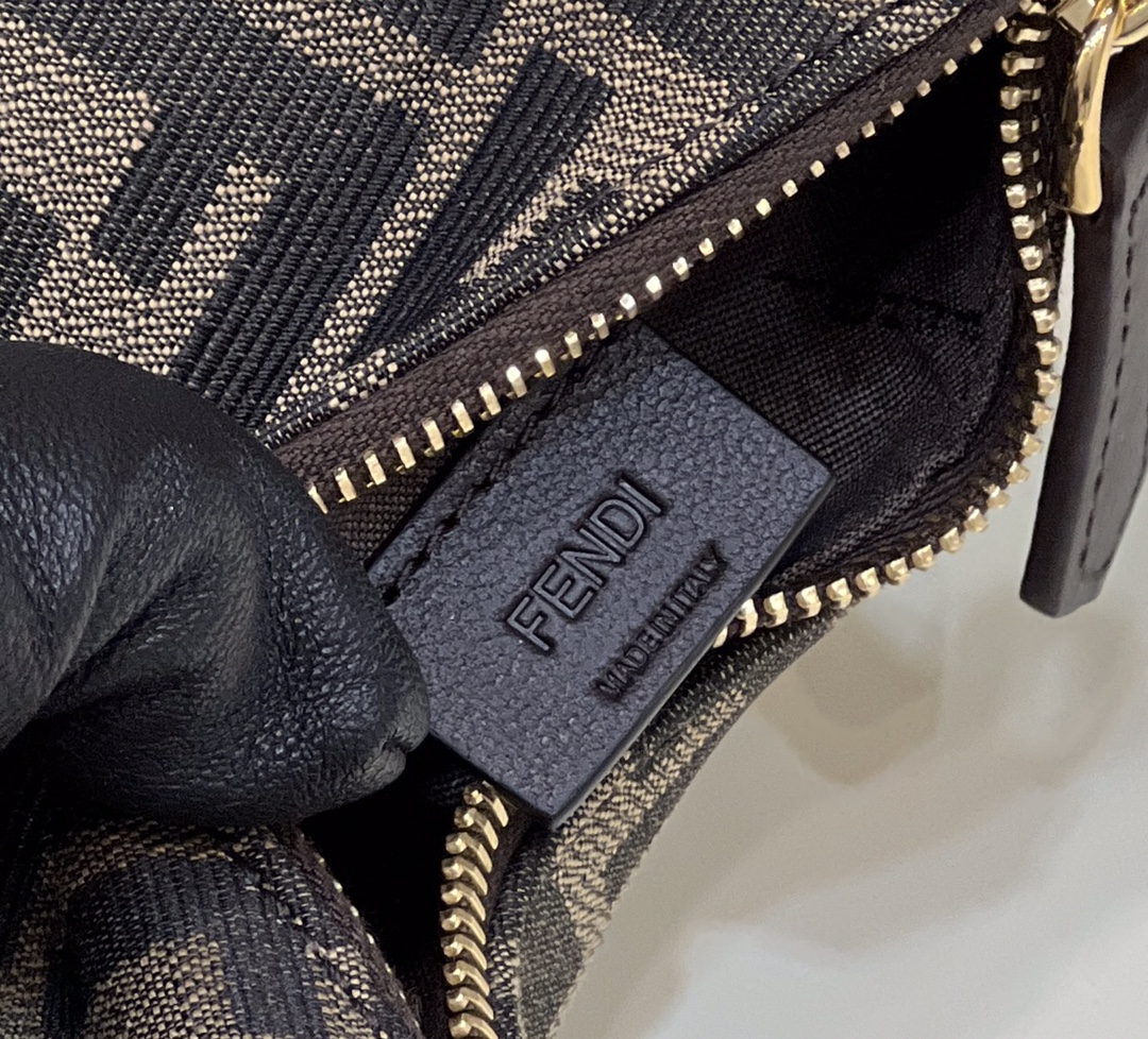 F**di graphy bag-16.5x14x5cm