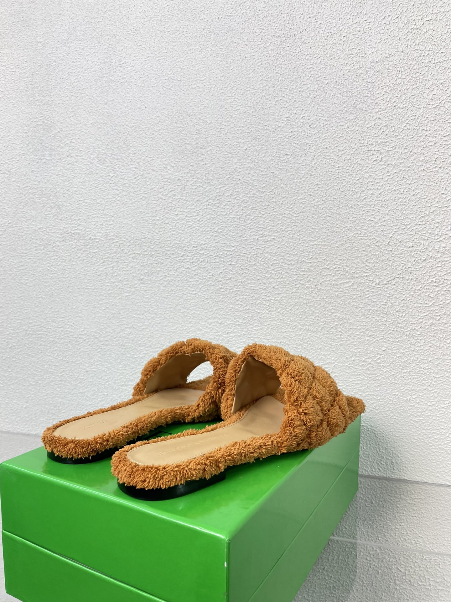 bo*te*ga Ve*ne*ta slippers