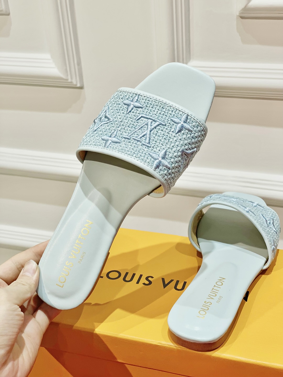 l0*is V*t0n slippers