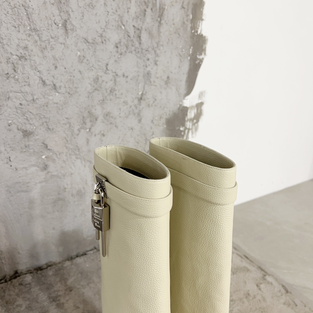 G1uenchy boots(eu35-41)