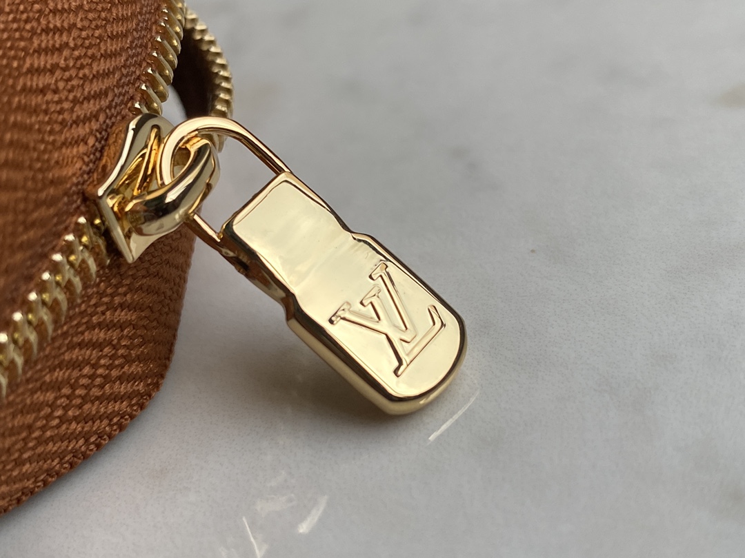 l0*is V*t0n pouch-25x 20 x 5.5cm