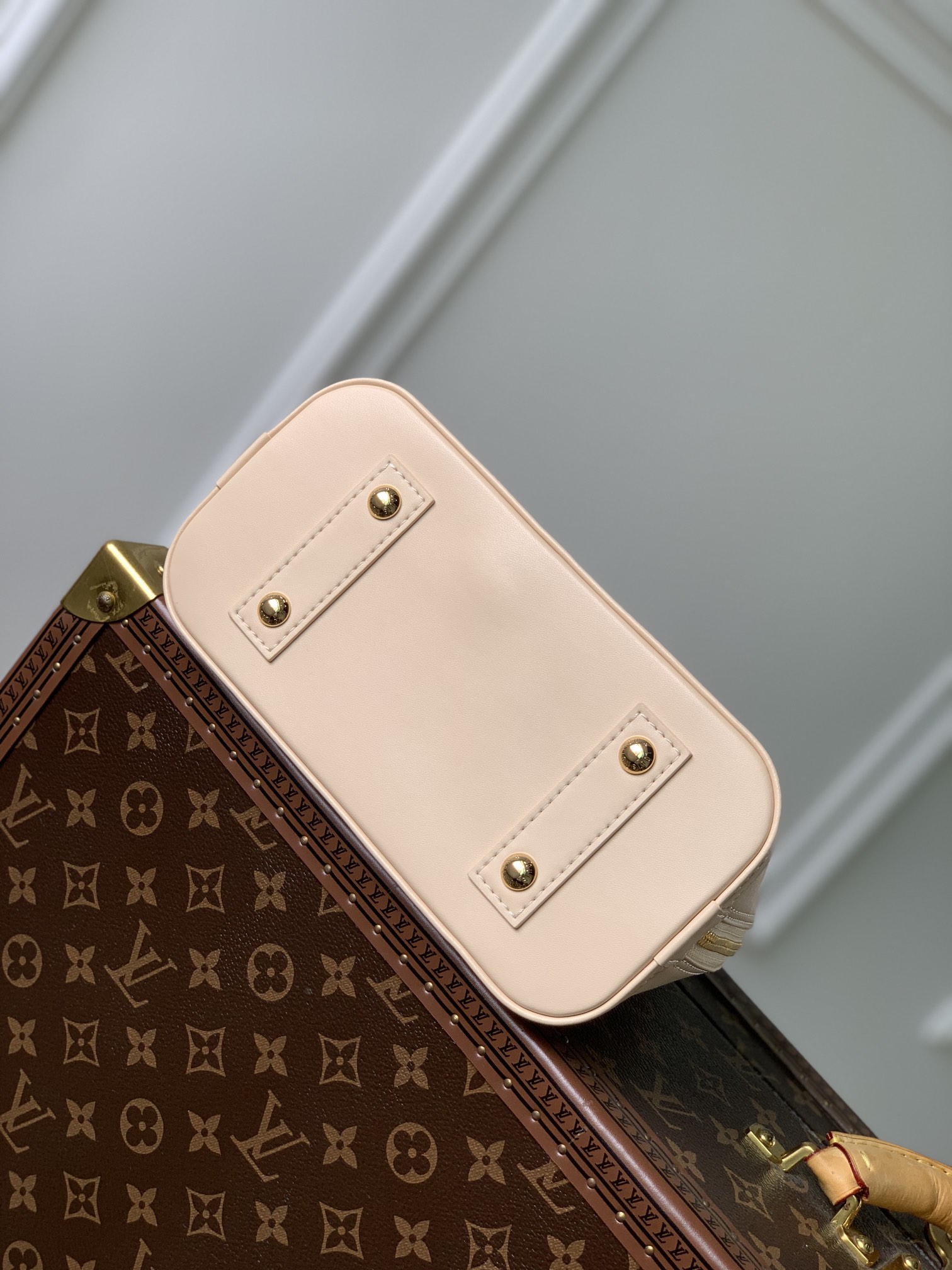 l0*is V*t0n m22878 alma bb-23.5 x 17.5 x 11.5cm