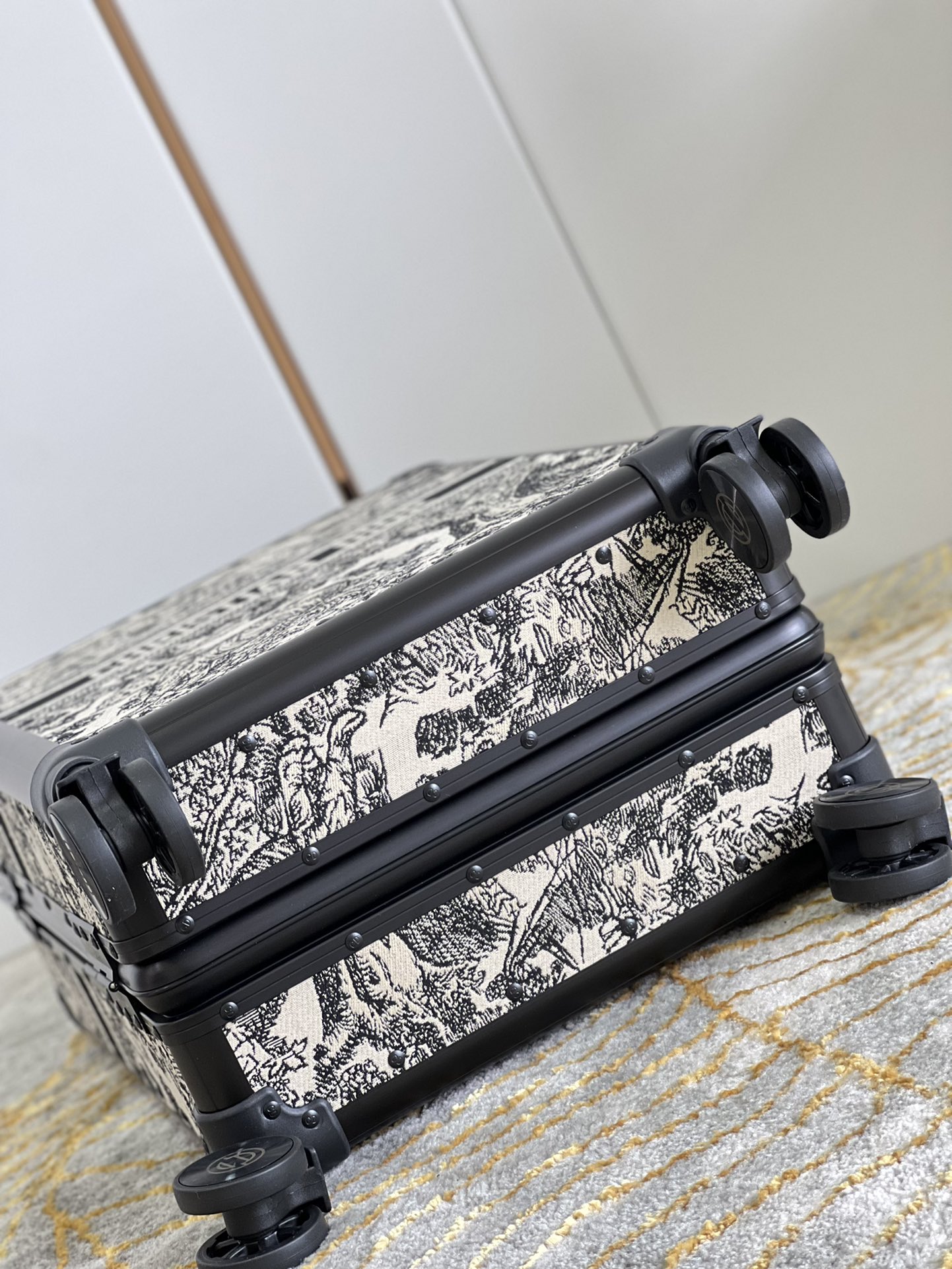 D*or oblique travel box-37*21*57cm