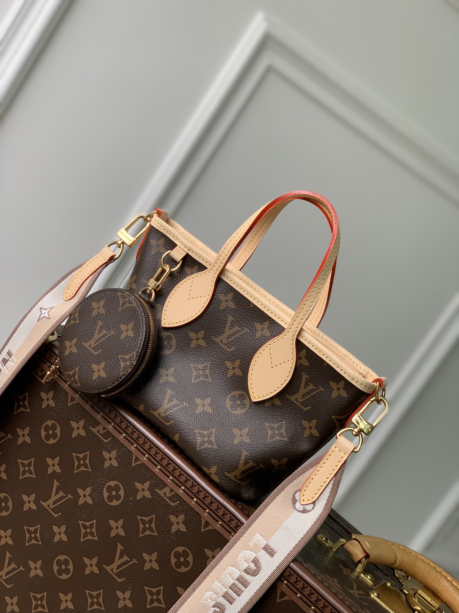 l0*is V*t0n neverfull bb-24*14*9cm