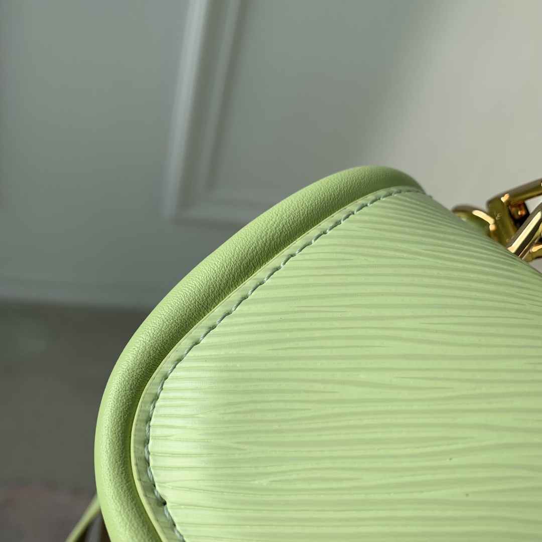 l0*is V*t0n hide & seek bag-21 x 15 x 8cm