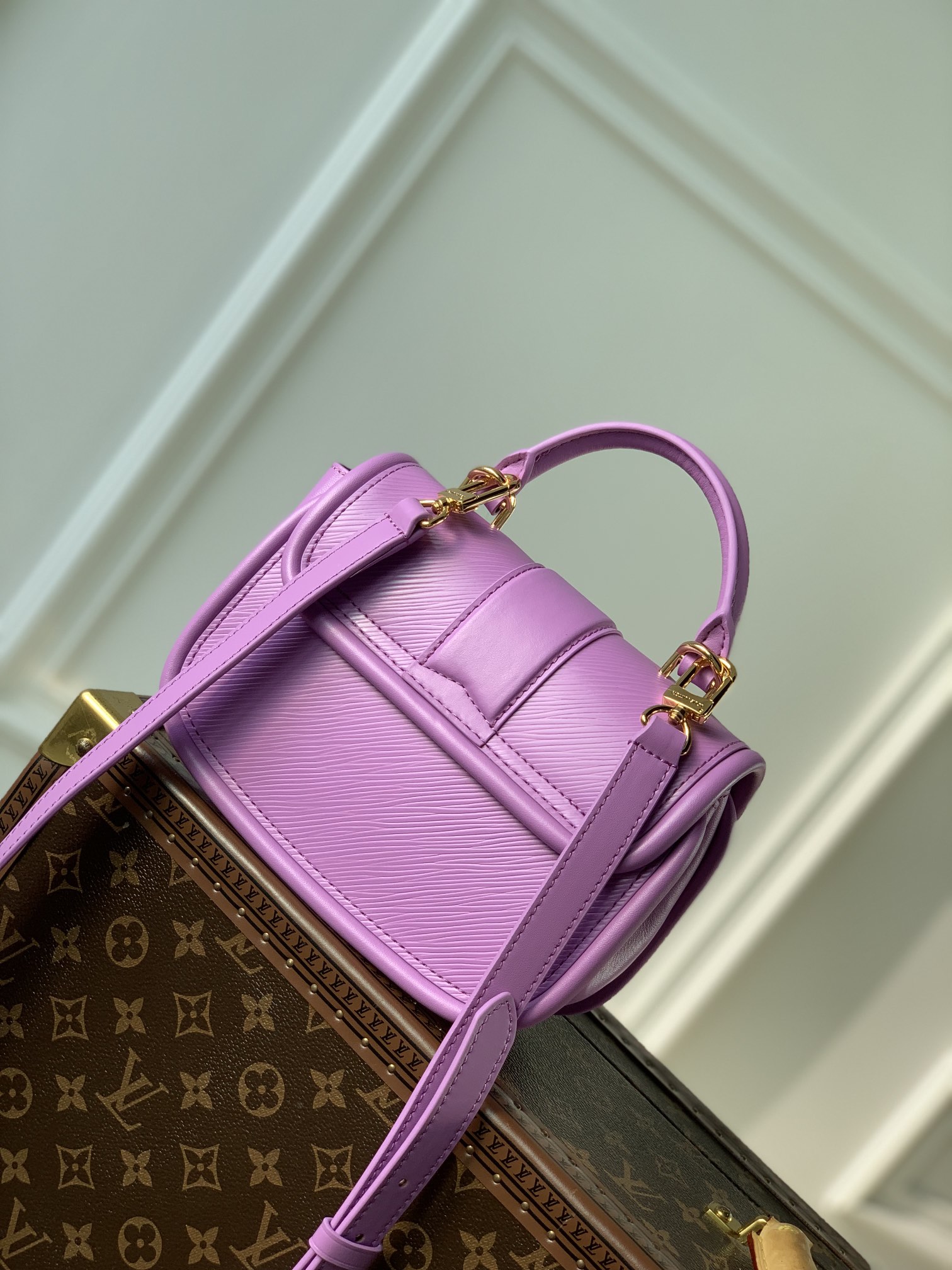 l0*is V*t0n hide & seek bag-21 x 15 x 8cm