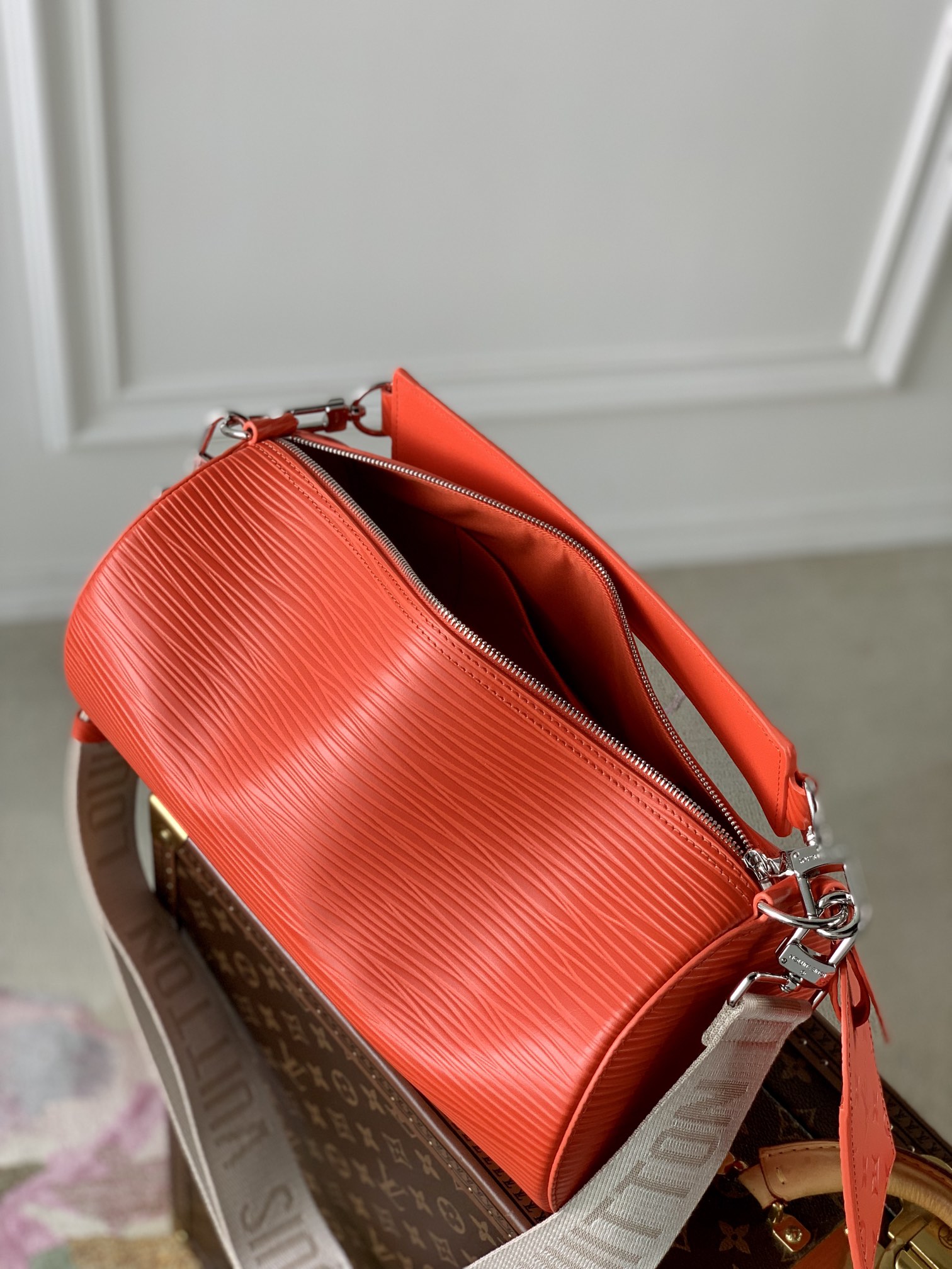 l0*is V*t0n soft polochon bag m46692-27x 15x 15cm