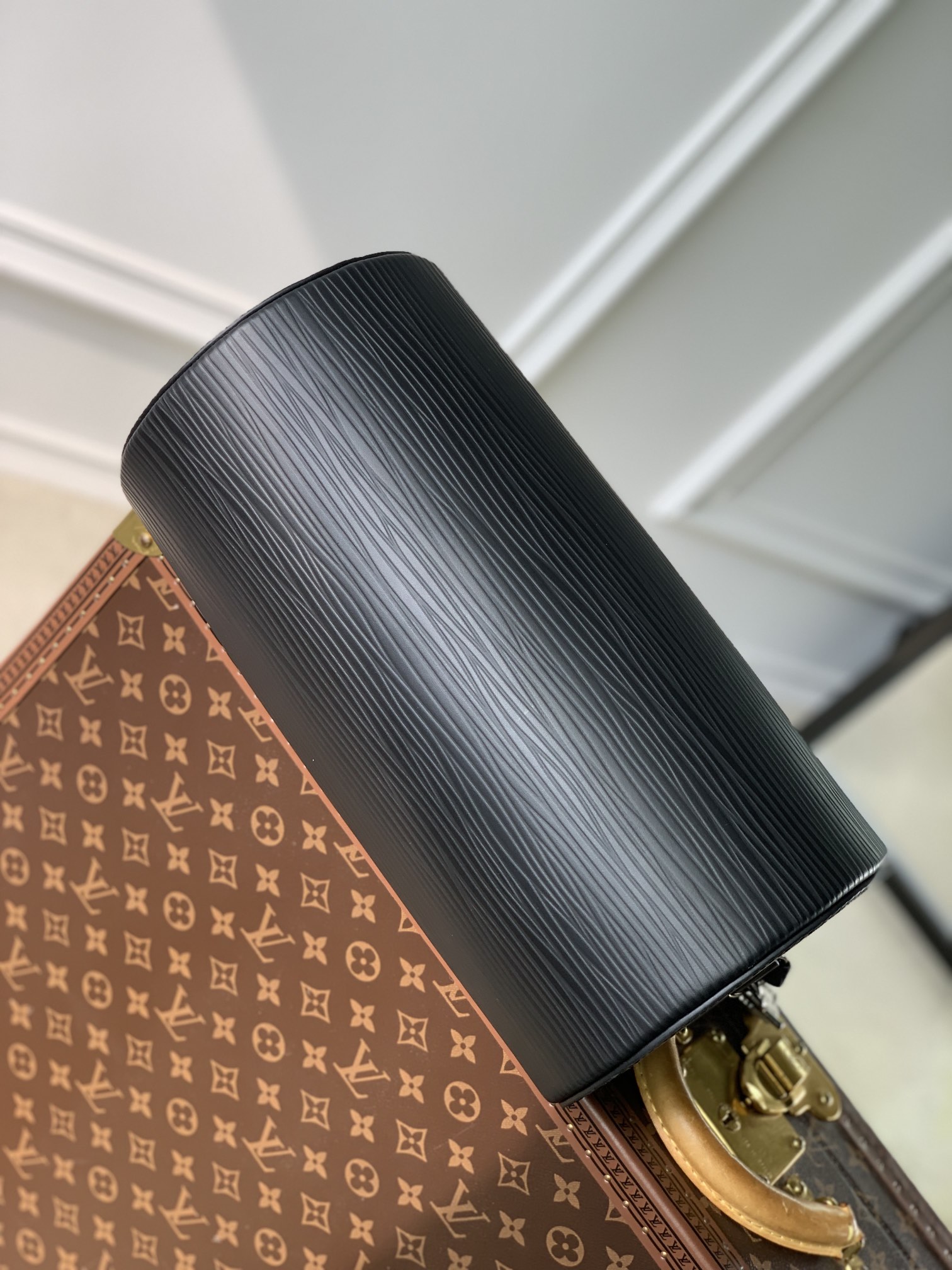 l0*is V*t0n soft polochon bag m46692-27x 15x 15cm