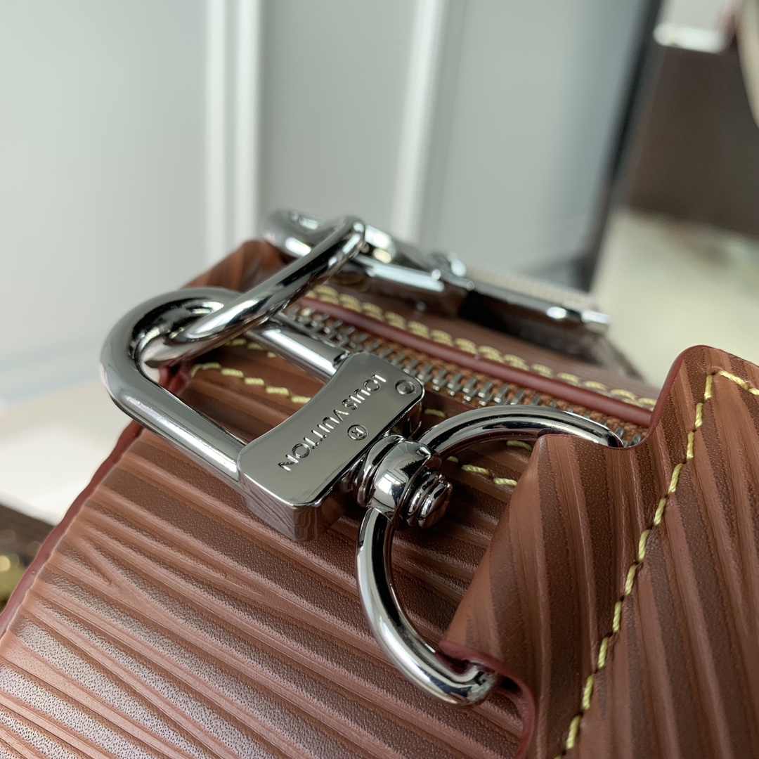 l0*is V*t0n soft polochon bag m46692-27x 15x 15cm