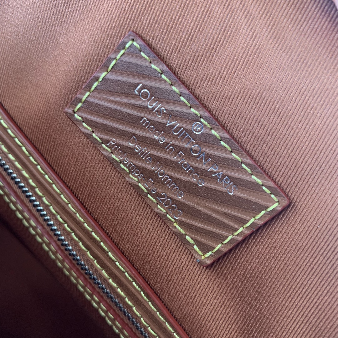 l0*is V*t0n alma travel bag-64 x 42 x 22cm