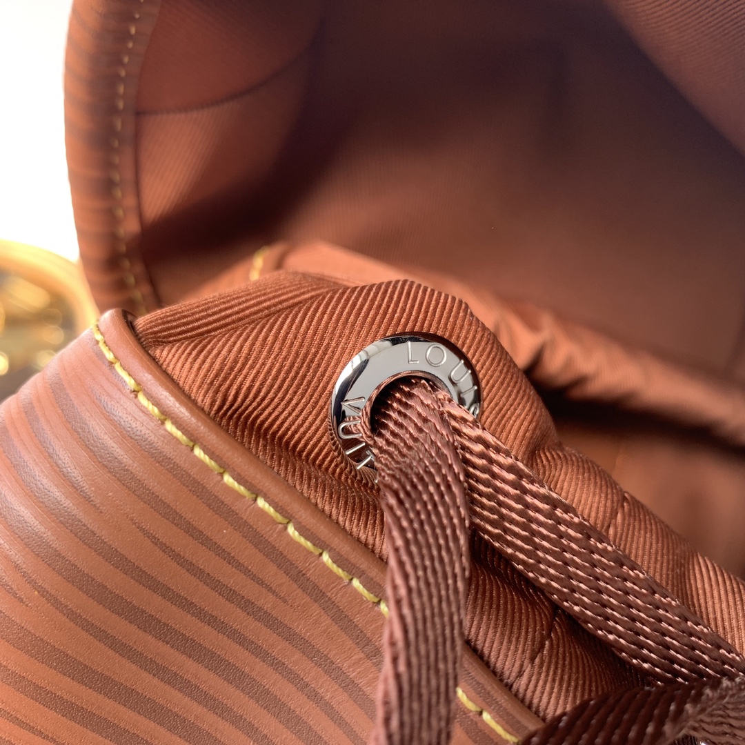 l0*is V*t0n montsouris backpack-32 x 40 x 19cm