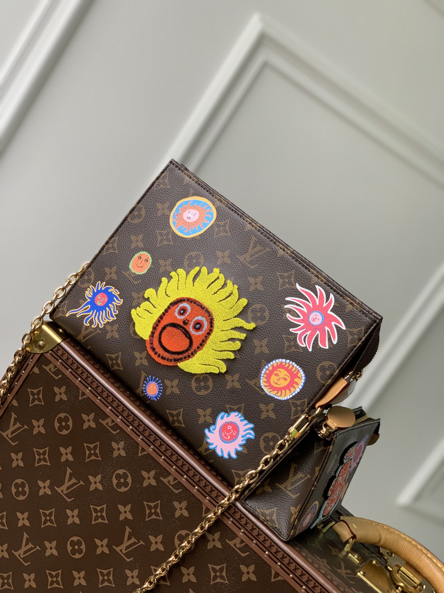 l0*is V*t0n x yk toiletry pouch on chain - 25 x 20 x 5.5 cm