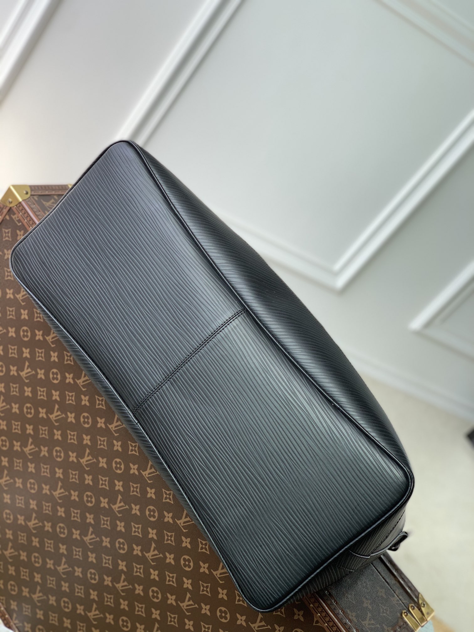 l0*is V*t0n alma travel bag-64 x 42 x 22cm