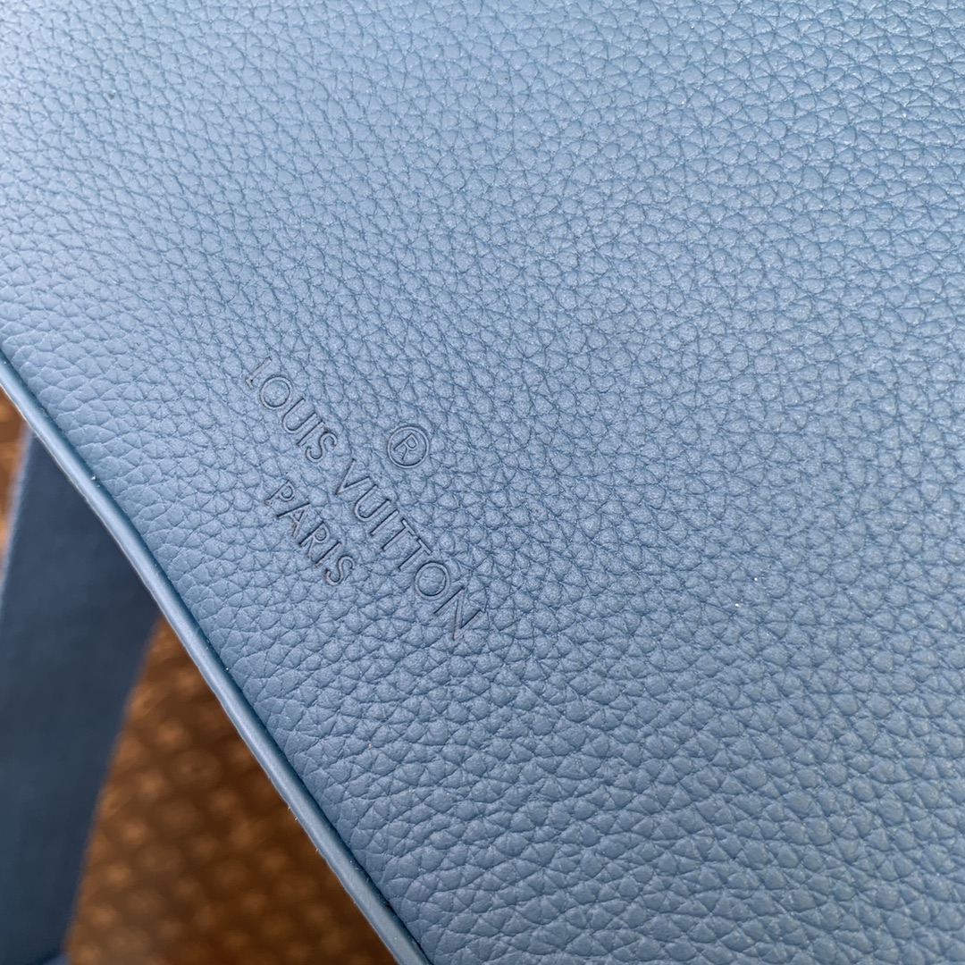 l0*is V*t0n fastline messenger bag-23.5 x 18 x 7cm