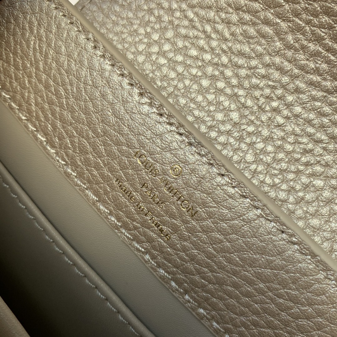 l0*is V*t0n capucines handlebag