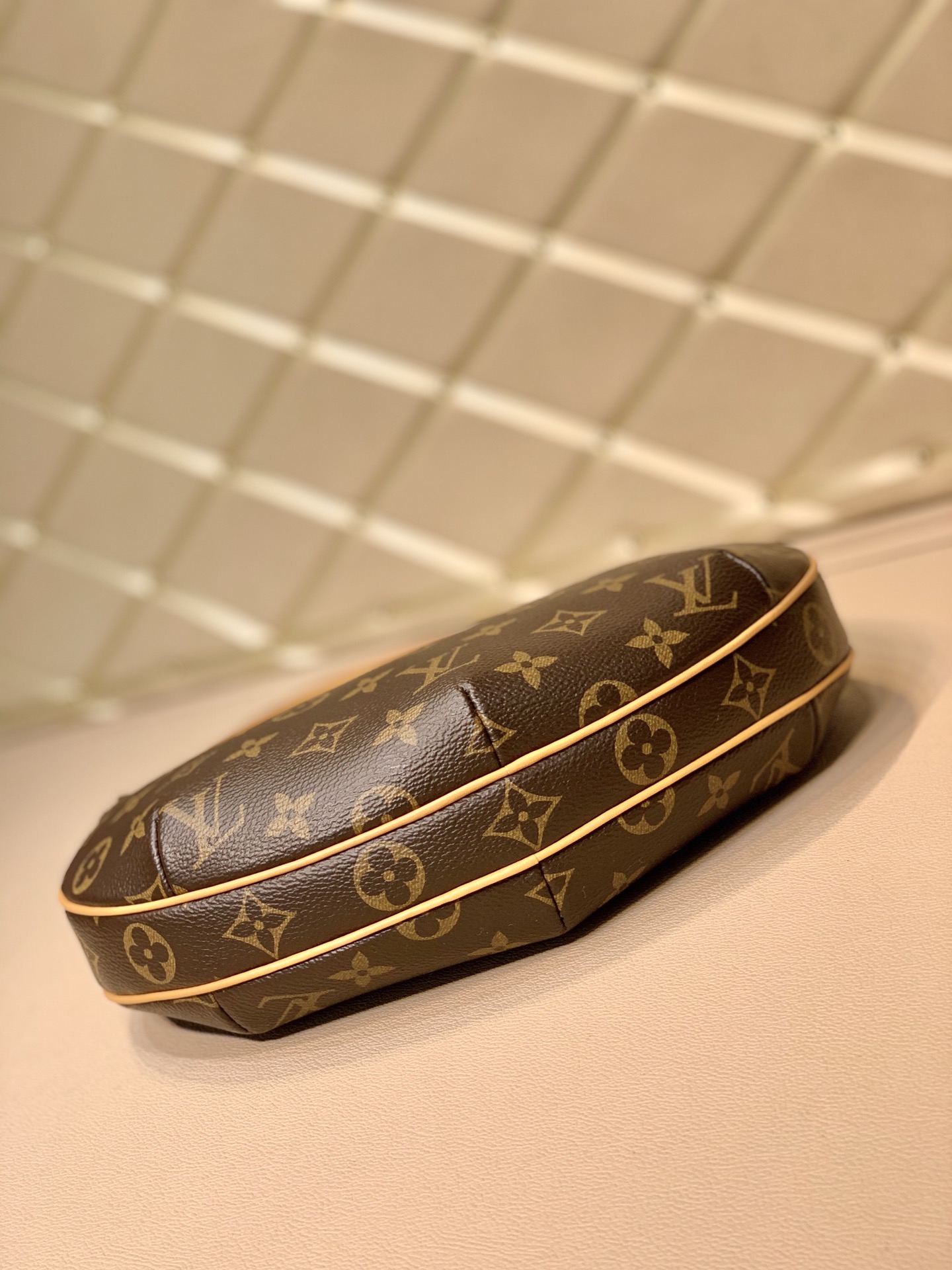 l0*is V*t0n pochette croissant-26✖️13cm