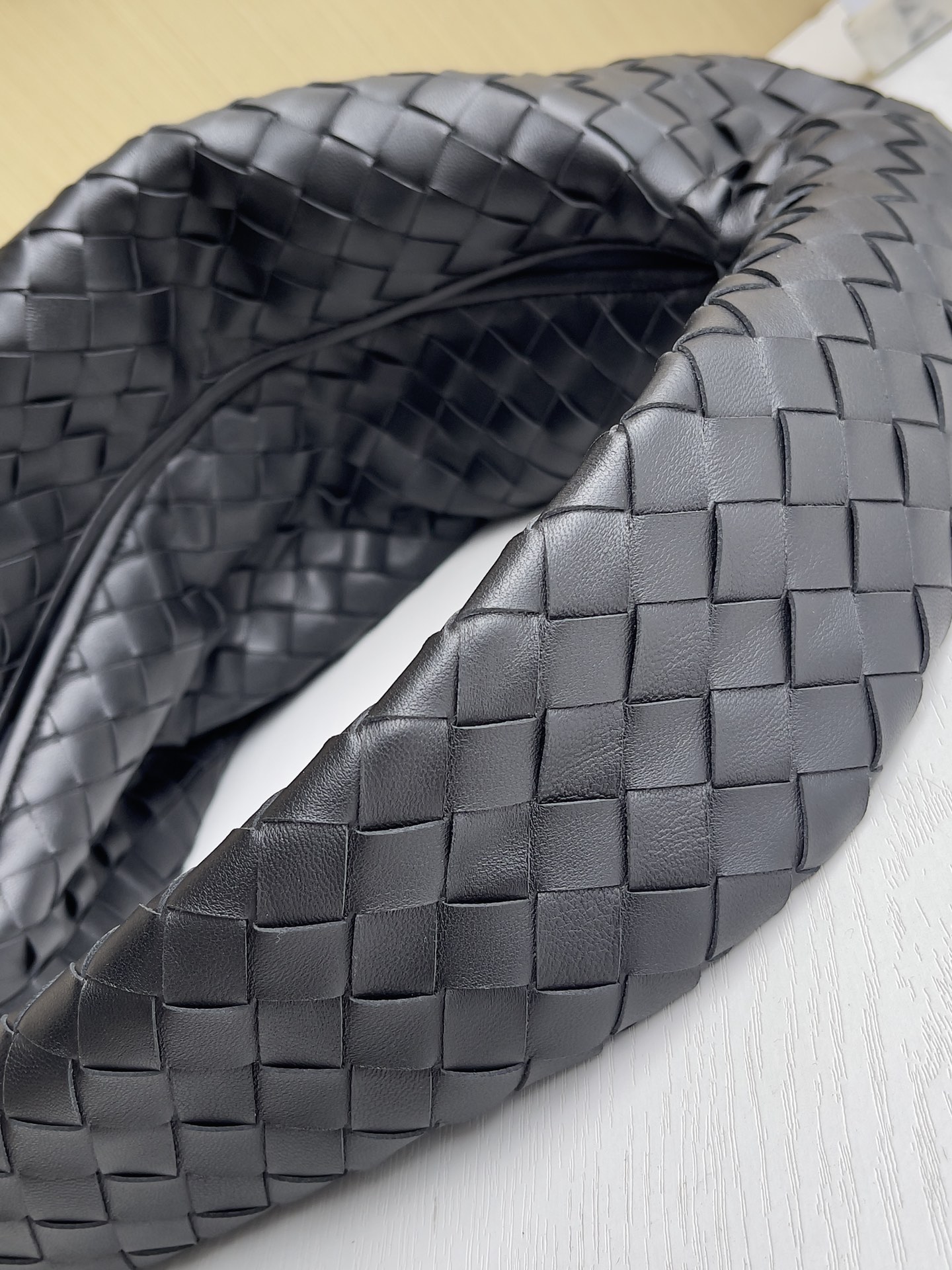 bo*te*ga Ve*ne*ta hop bag-53*24*13cm