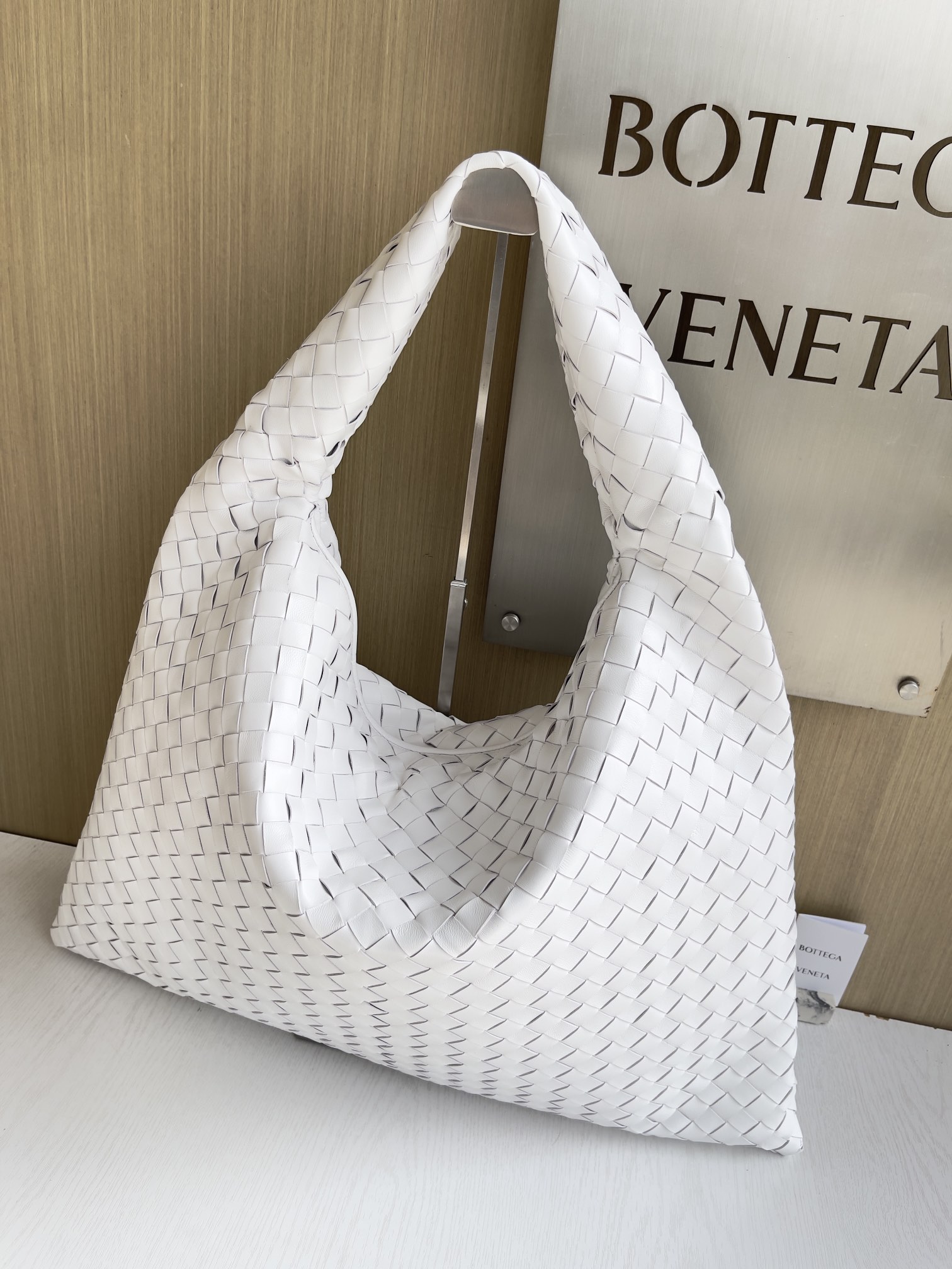 bo*te*ga Ve*ne*ta hop bag-53*24*13cm