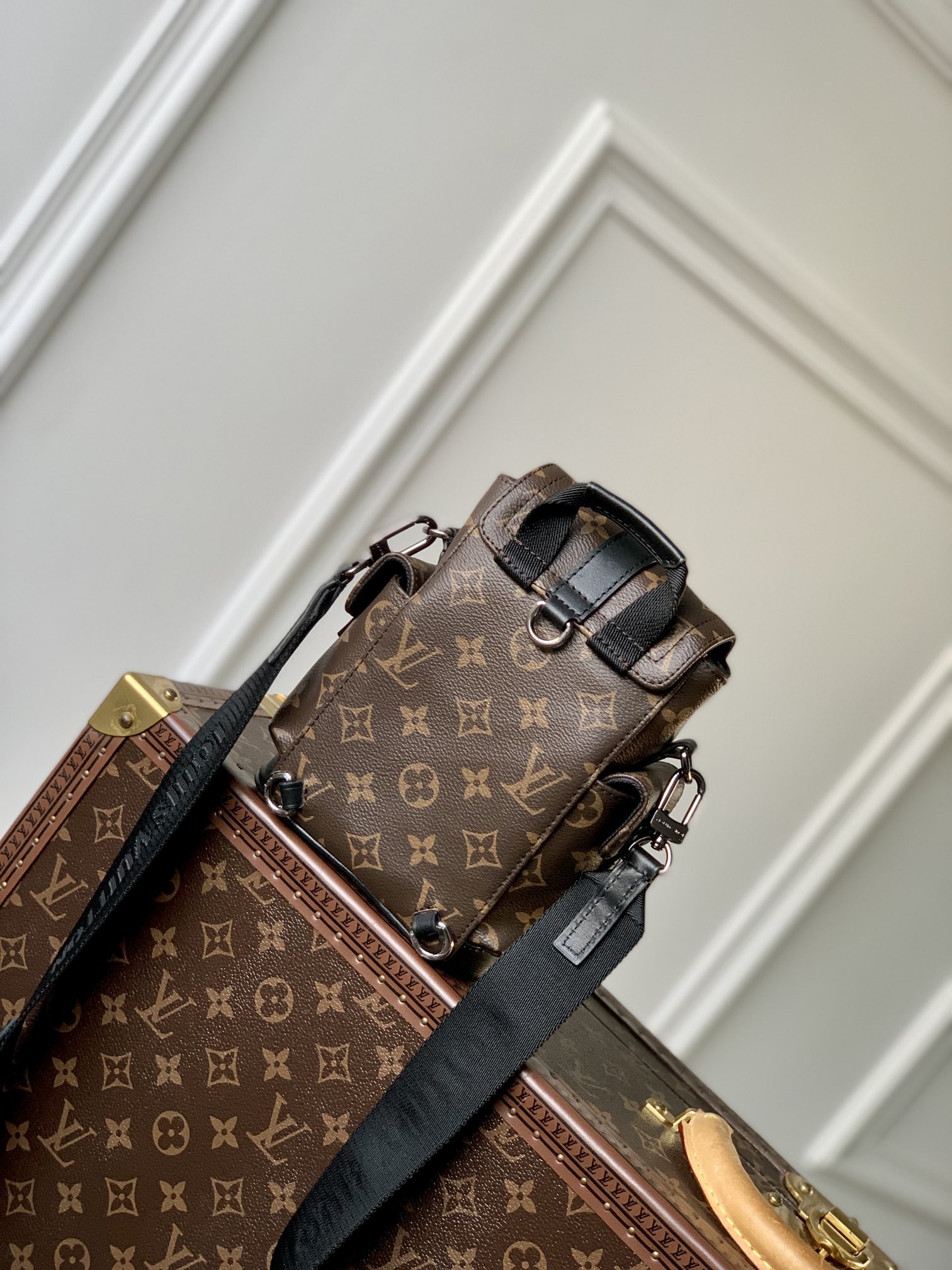 l0*is V*t0n nano christopher bag-14 x 19 x 6cm