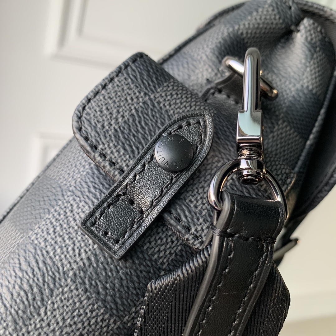 l0*is V*t0n nano christopher bag-14 x 19 x 6cm