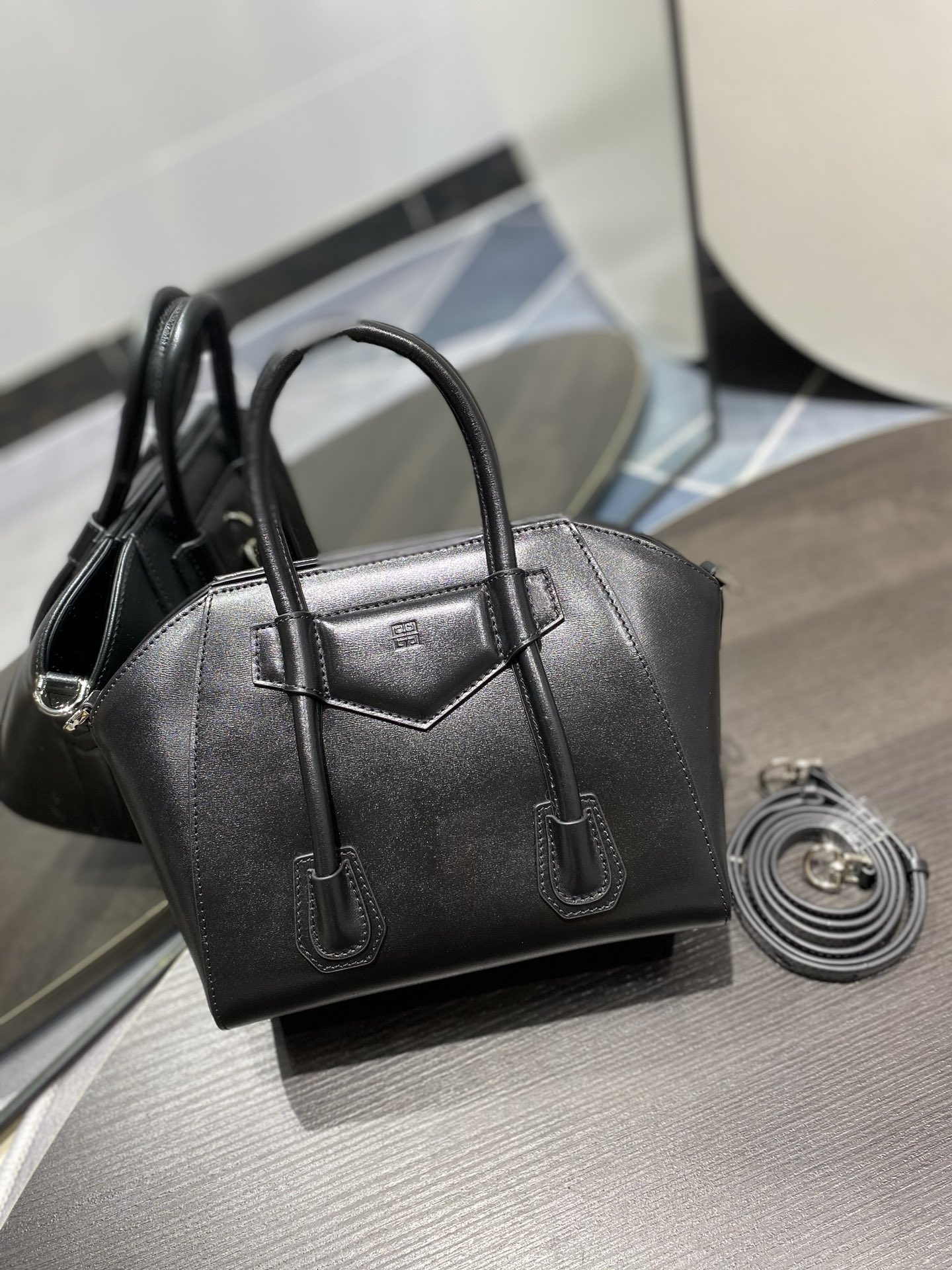 G1uenchy antigona tote-22*20*13cm