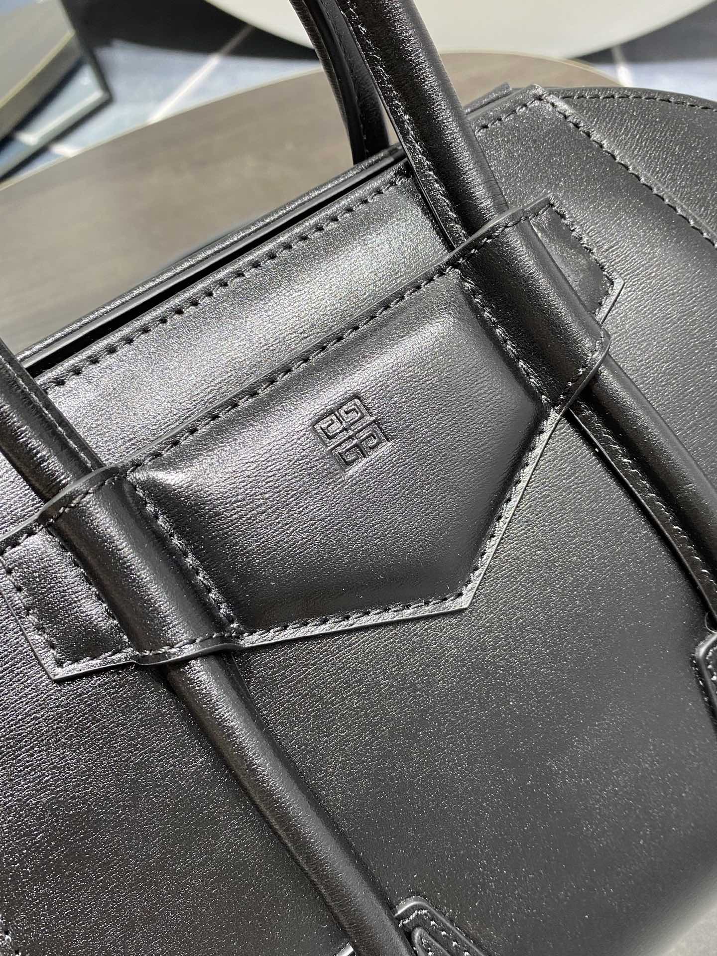 G1uenchy antigona tote-22*20*13cm