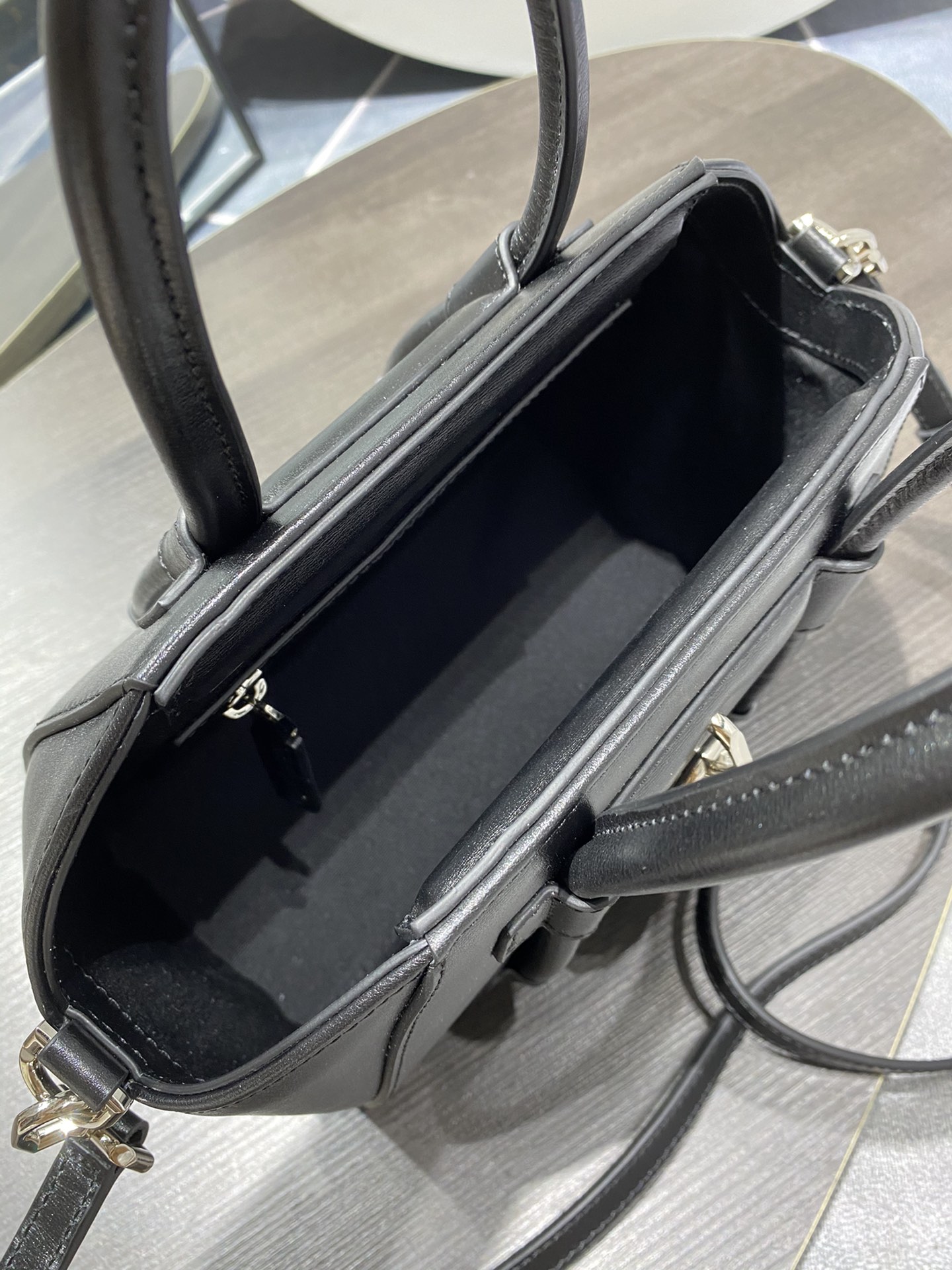 G1uenchy antigona tote-22*20*13cm