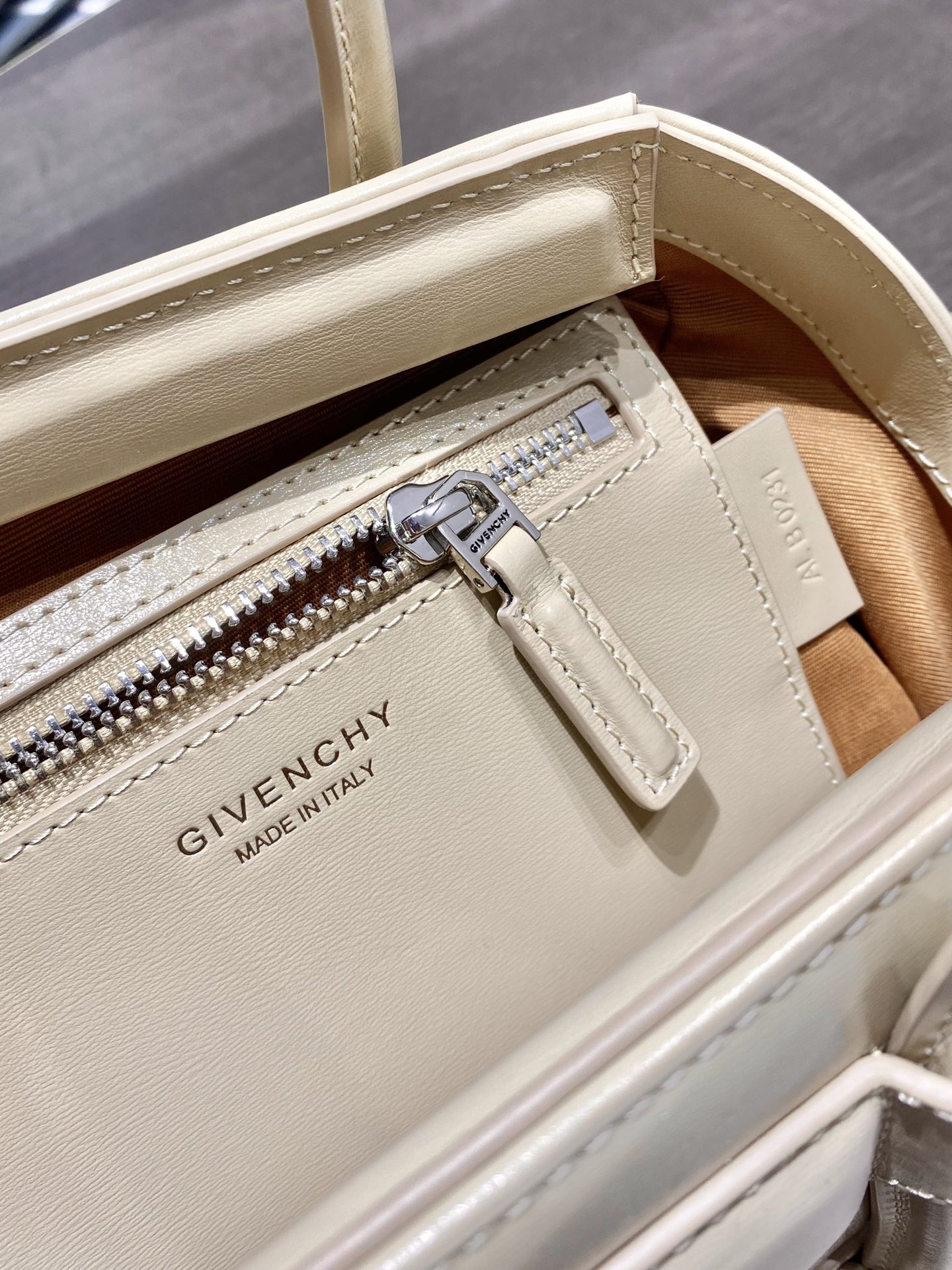 G1uenchy antigona tote-22*20*13cm