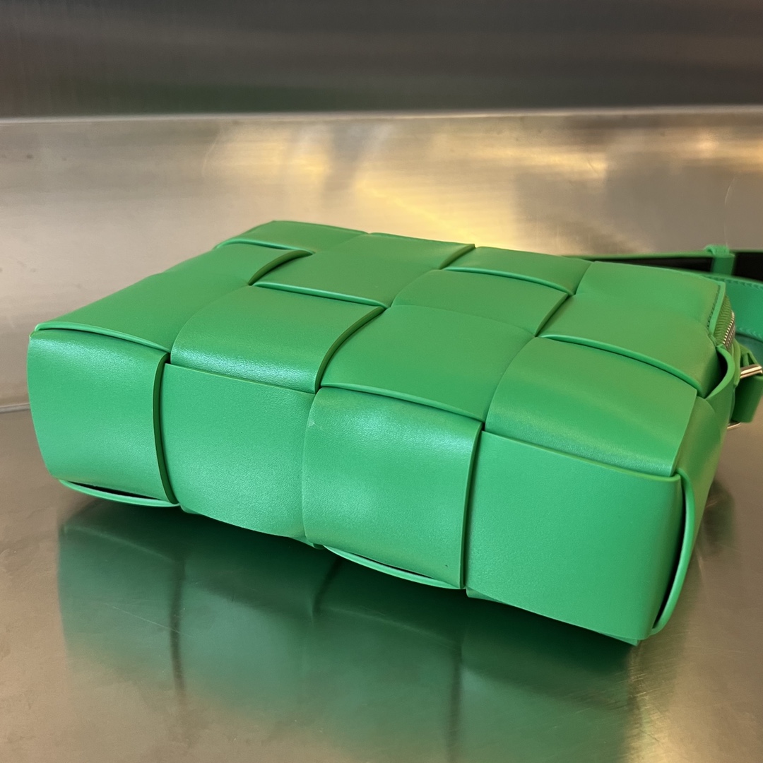 bo*te*ga Ve*ne*ta camera bag-20x15x5cm