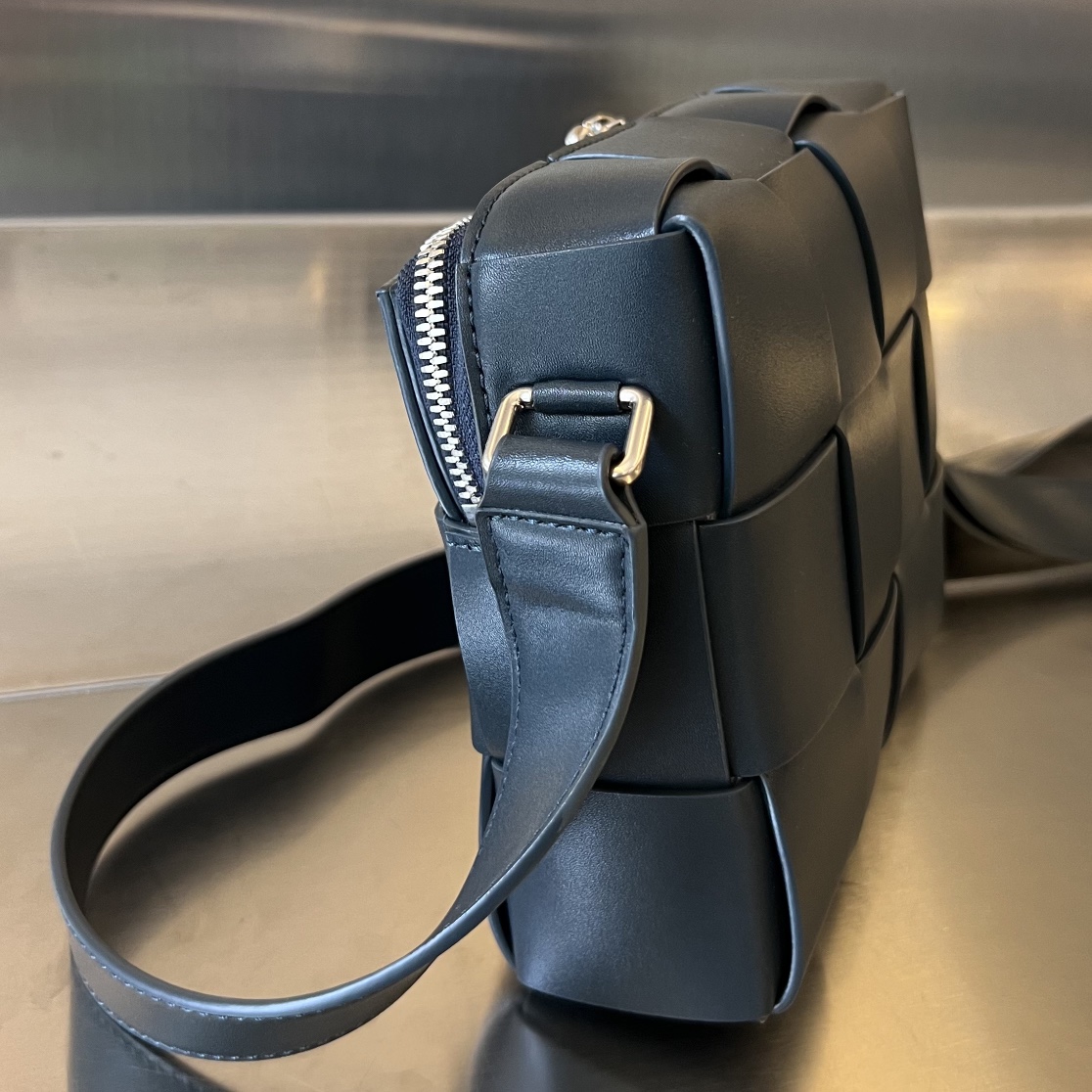 bo*te*ga Ve*ne*ta camera bag-20x15x5cm